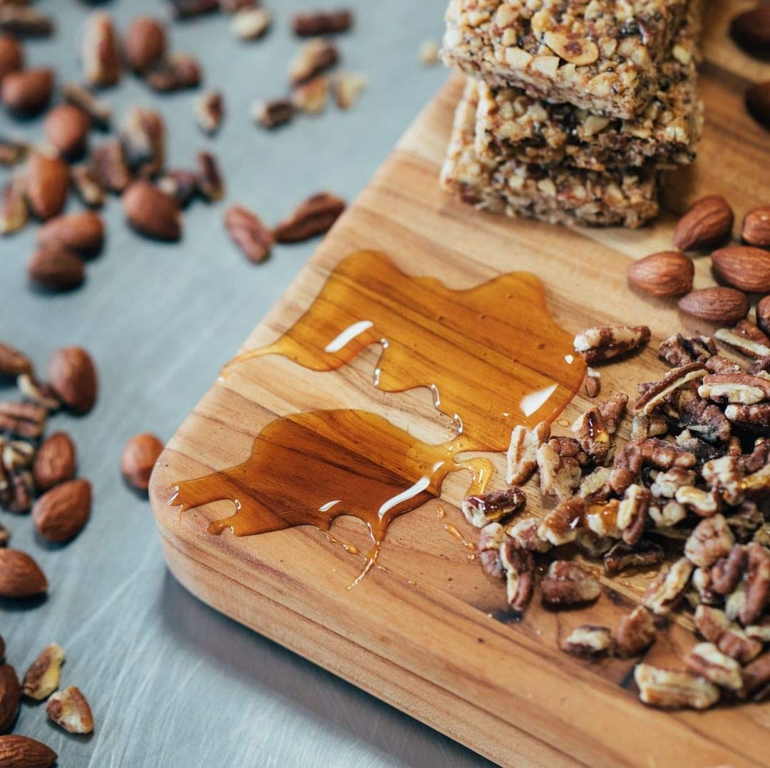 Taos Bakes Snack-Riegel – Pekannuspraline + Ahornsirup – glutenfrei, gentechnikfrei, pflanzliche Müsliriegel – gesunde und leckere gebackene Riegel – (12 Stück, 51 g Riegel)