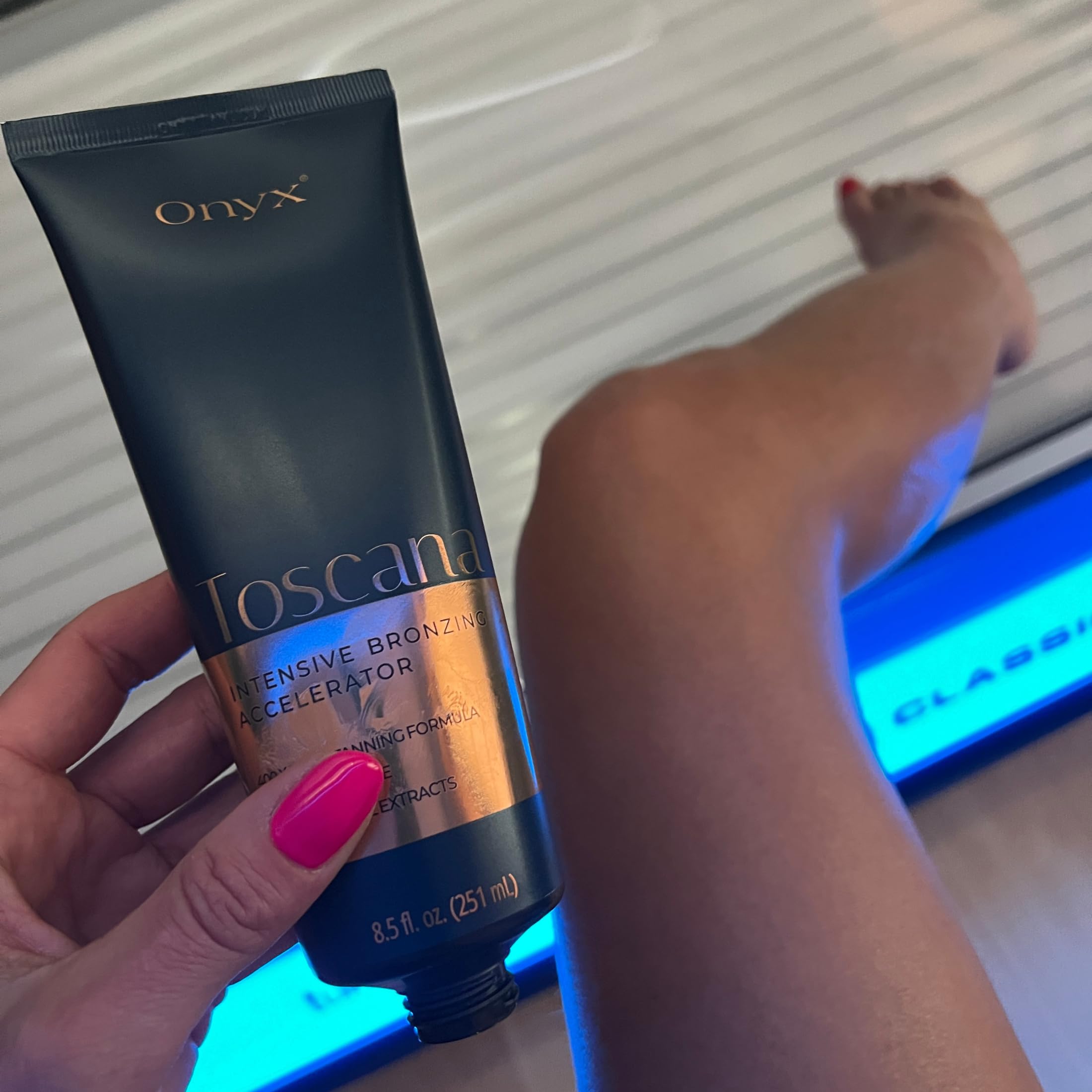 Toscana - balsam do opalania w solarium, krem przyspieszający opalanie oraz brązujący skórę, biały bronzer z formułą odżywczych olejów, efekt ciemnej opalenizny bez plam i smug