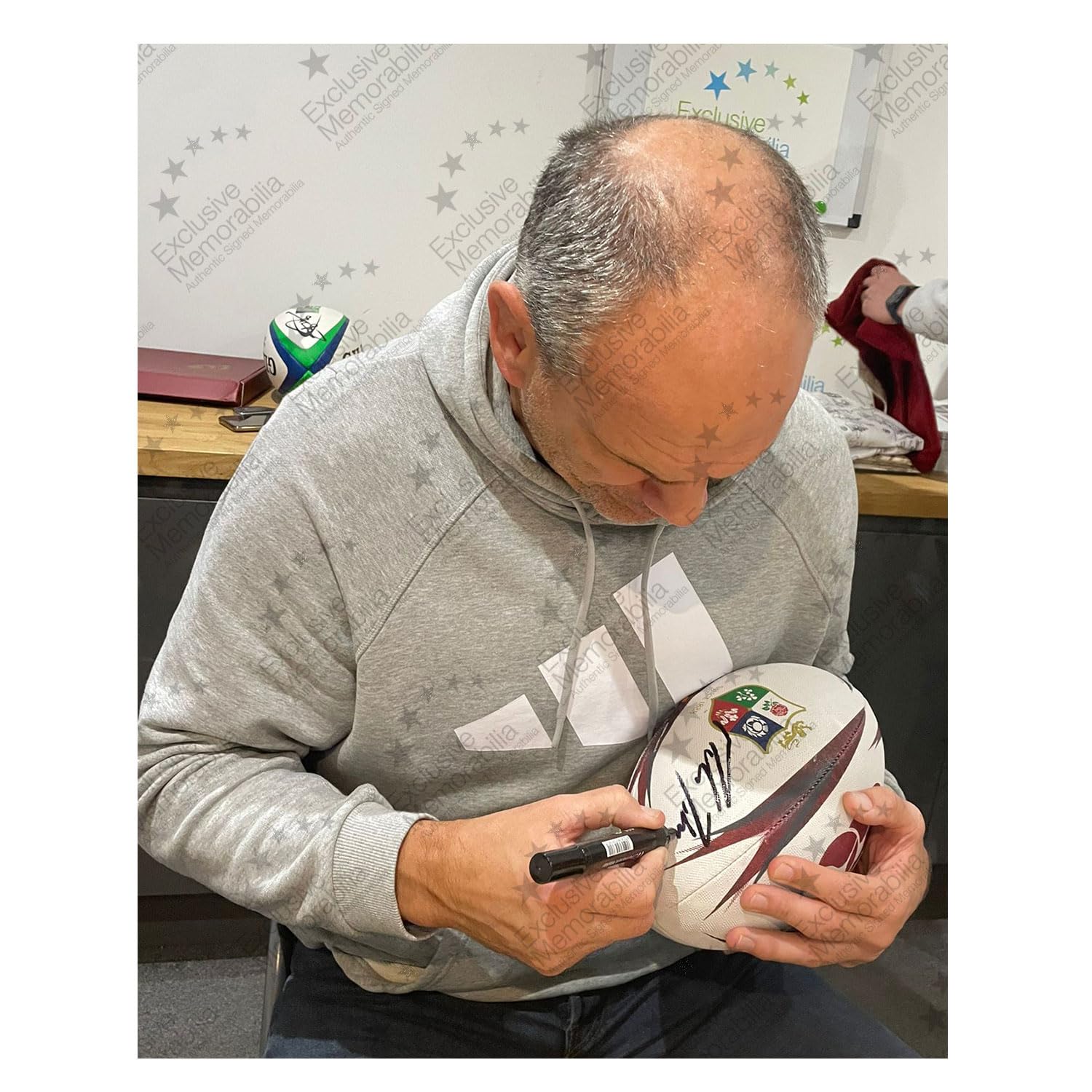 Pallone da rugby dei British Lions firmato da Martin Johnson. Vetrina