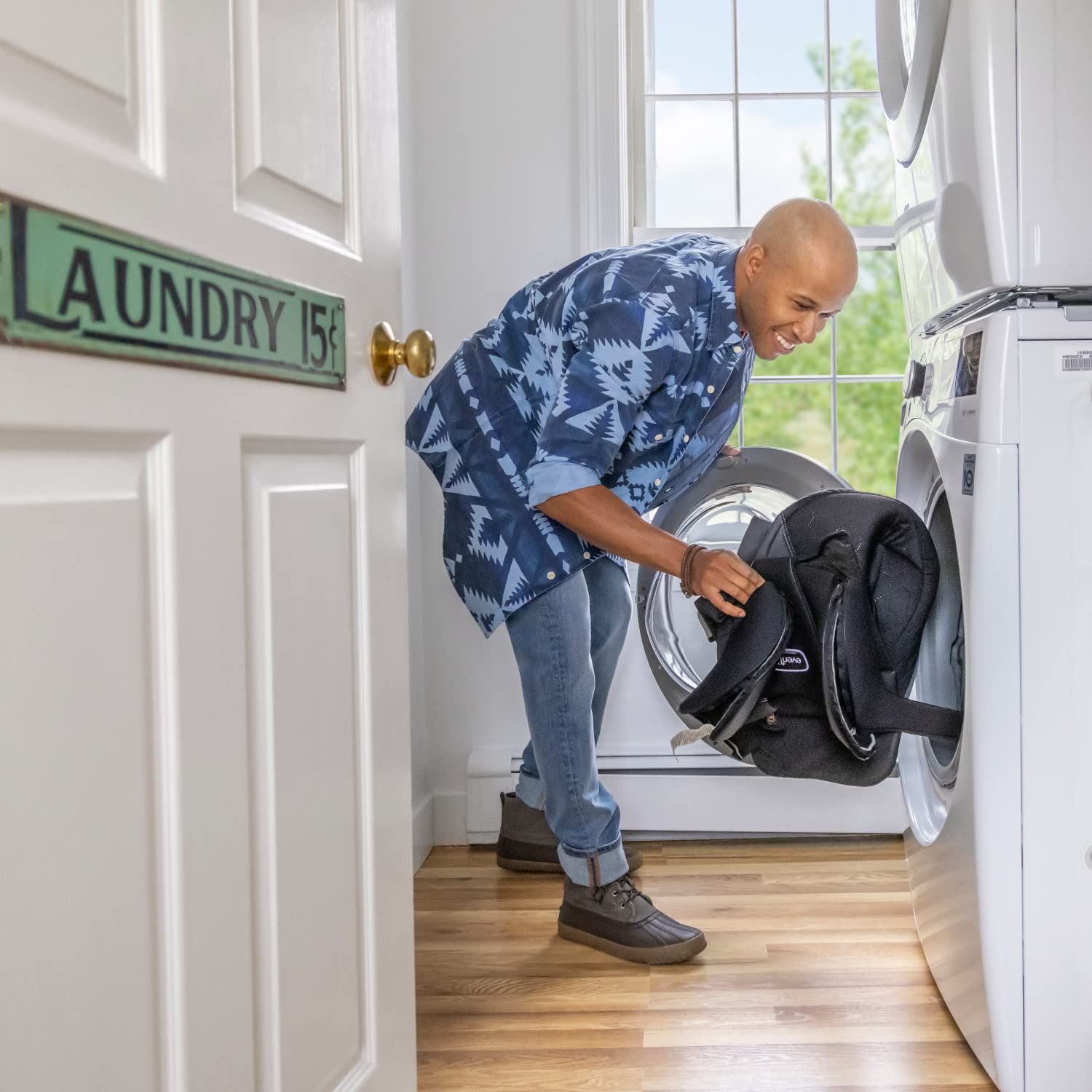 Diagram showing the four modes of use for the car seat: rear-facing harness, forward-facing harness, high-back booster, and no-back booster with weight and height limits.