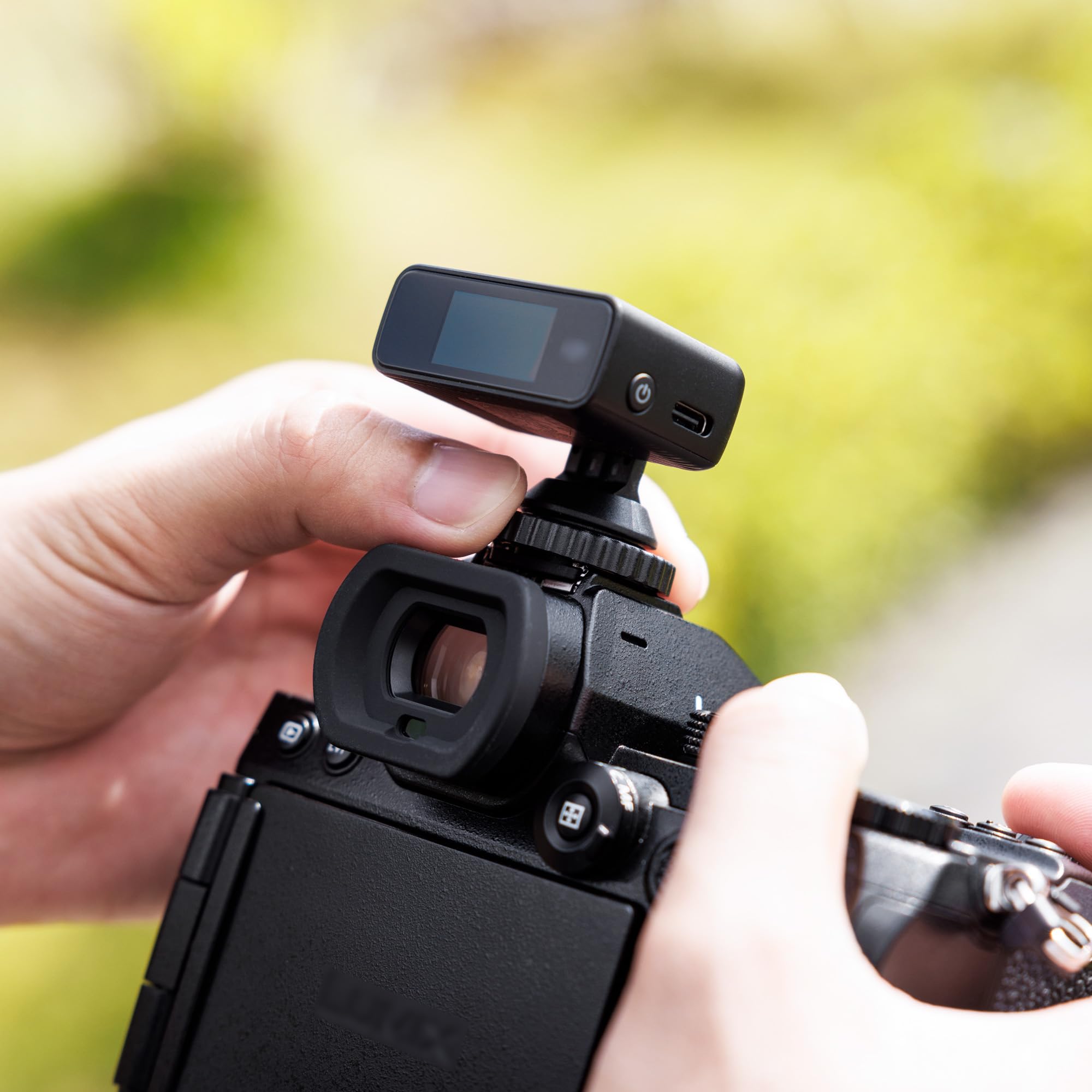 JJC Adattatore a vite per zoccolo freddo per fotocamera DJI Mic 1 - Sabot flash montato con filettatura treppiede 1/4-20