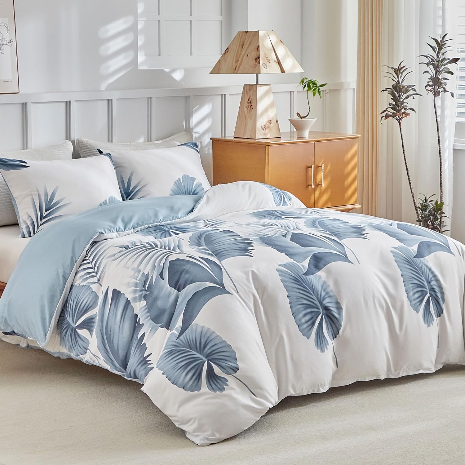 Lekesky Queen Duvet Cover Set, Tropical Blue Palm Pattern Duvet Cover Queen Size, 3 Pieces White Bedding Sets with Zipper, Ultra Soft Microfiber Reversible Floral Queen Size Comforter Cover - Image 2