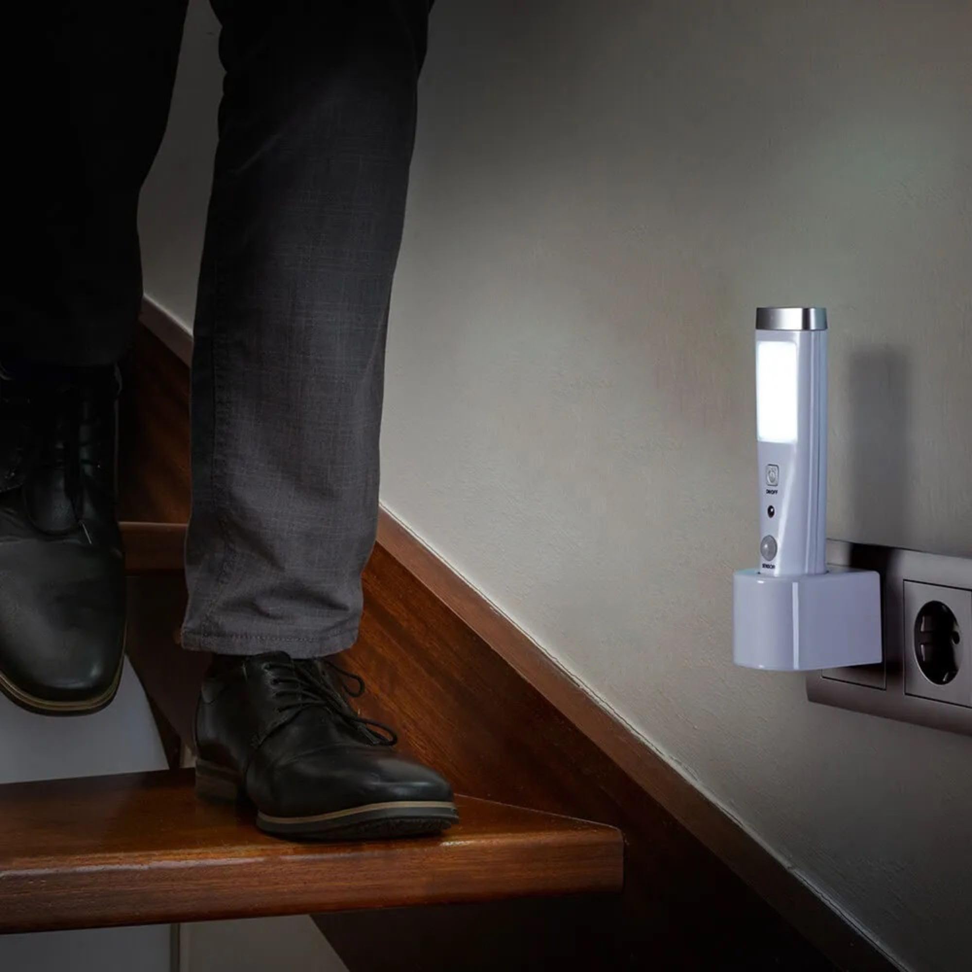 Torcia, Lampada pilota LED con Rilevatore di Presenza - Angolo di rilevamento 60° - 15 LED - Ricaricabile in Presa Elettrica - Batteria 3,7V - 15cm - Bianco