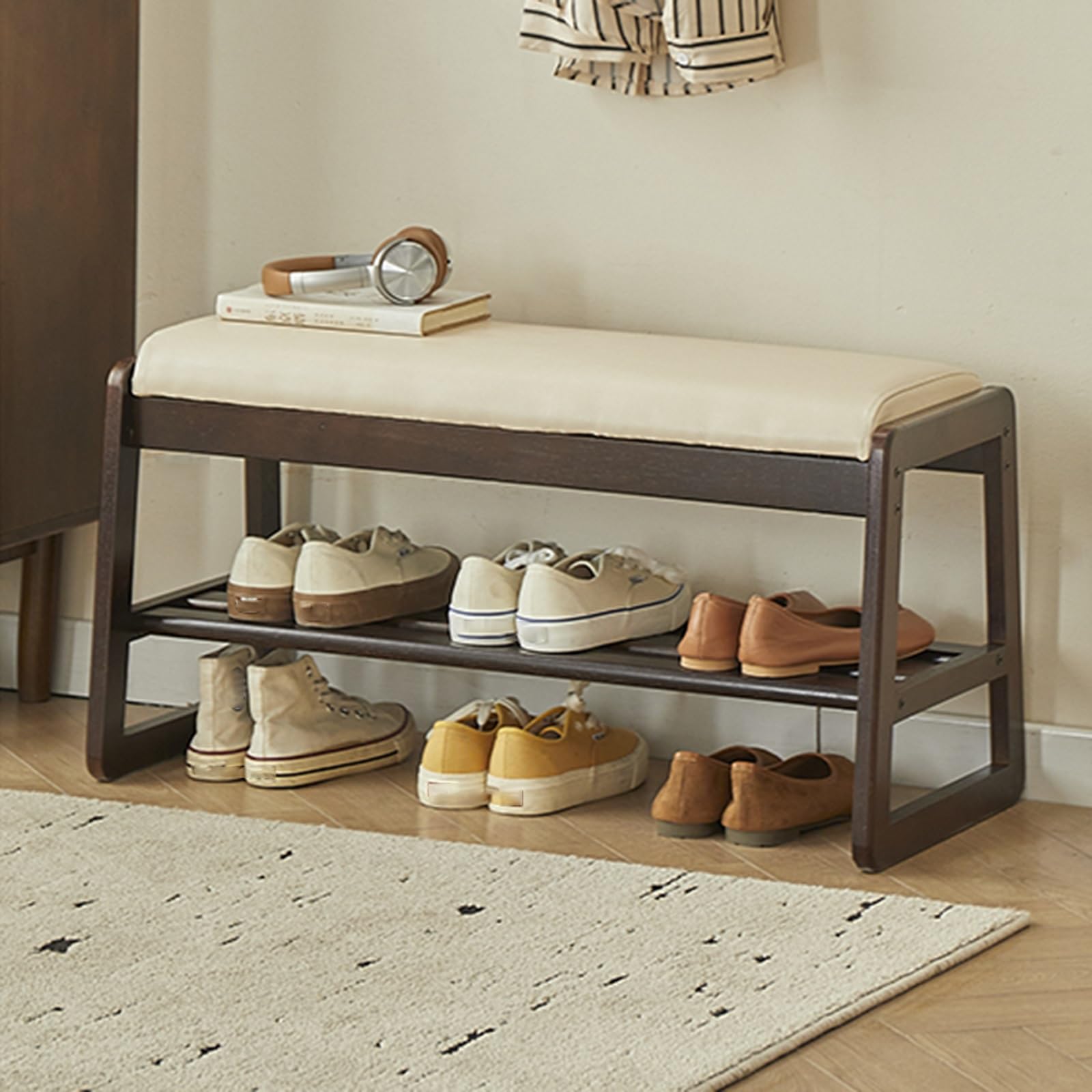Banc de rangement pour en finir avec le désordre des chaussures dans l'entrée