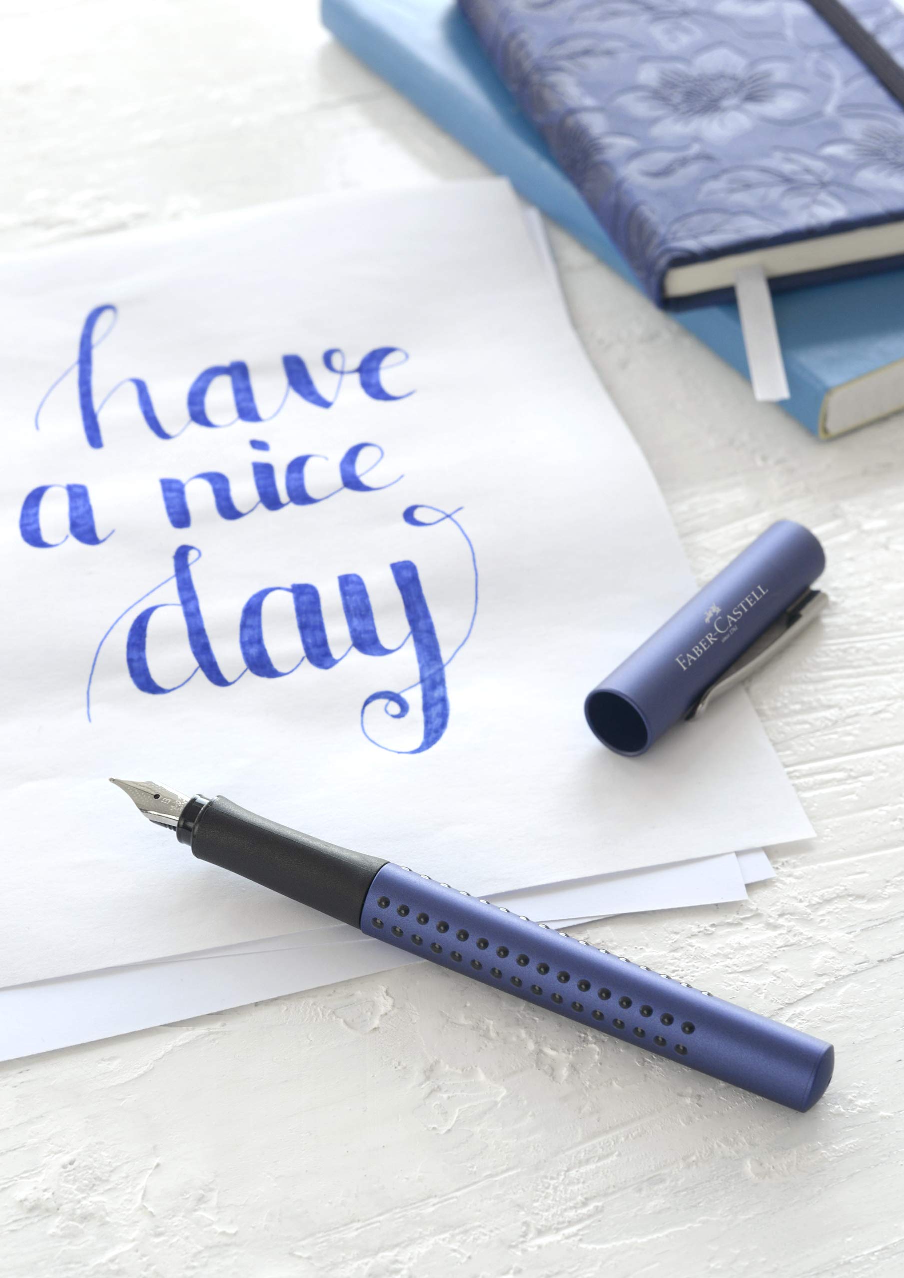 Faber-Castell 201507 - Set calligrafia Grip 2011, stilografica con tre diverse intensità di pennino, 6 cartucce ciascuna nero, rosa e blu reale