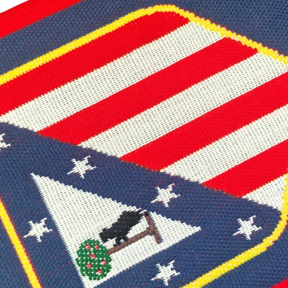 Bufanda Atlético de Madrid oficial, con escudo bordado y diseño clásico rojiblanco, ideal para animar en el estadio o lucir en invierno. - 3