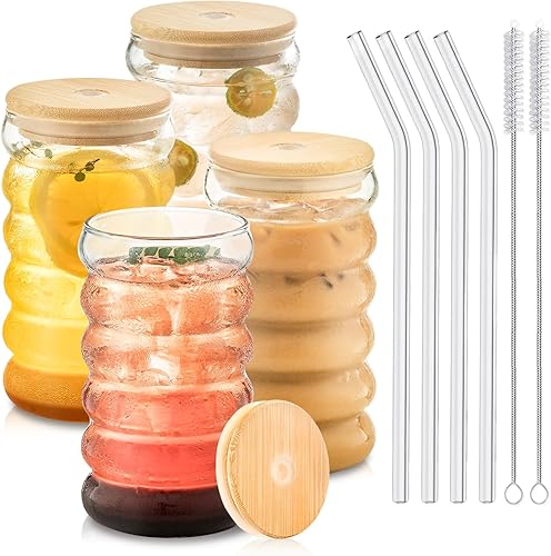 INSETLAN Vasos creativos de 20 onzas con tapas de bambú y popote de vidrio, 4 vasos de vidrio con forma de lata ondulada, vasos de cerveza y café
