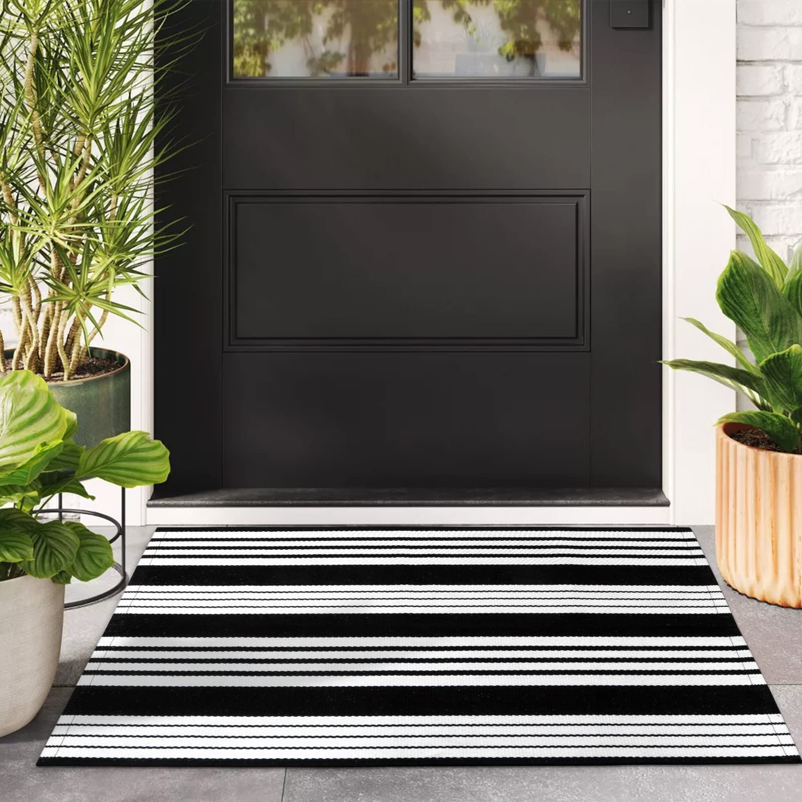 Black and White Striped Outdoor Rug, 27.5"x43" Cotton Modern Hand-Woven Reversible Front Porch Door Mat Welcome Layered Doormat Washable Doorway