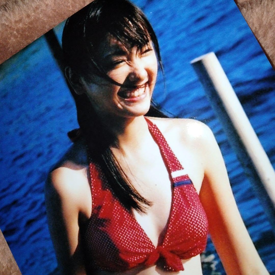 Amazon.co.jp: !新垣結衣 2L版水着写真 : ファッション