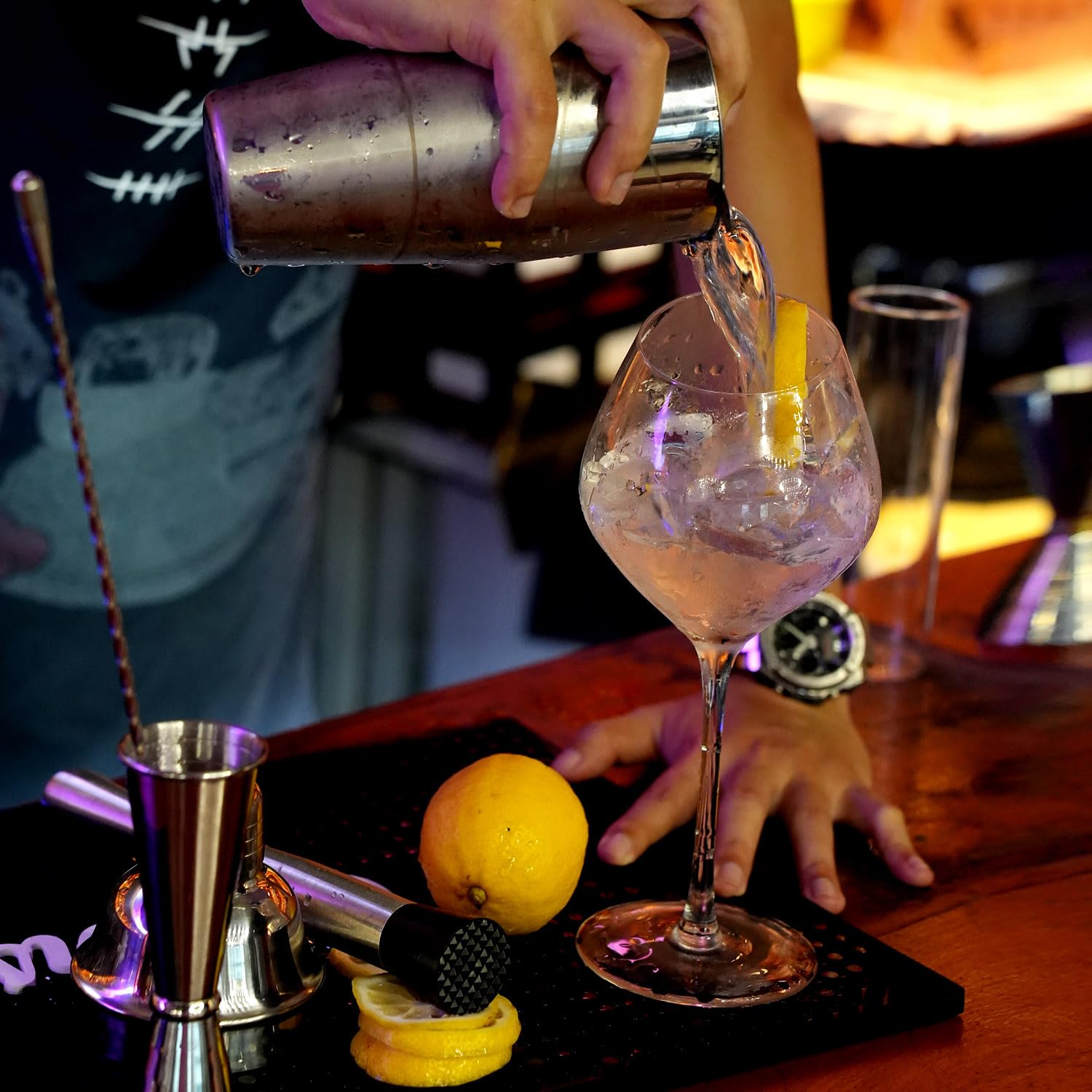 Lexenic Set professionale per cocktail da barista, set da 6 pezzi – Set di strumenti per bar – Kit miscelatore per bevande con strumenti accessori: tappetino da bar, shaker Martini, misurino, colino,