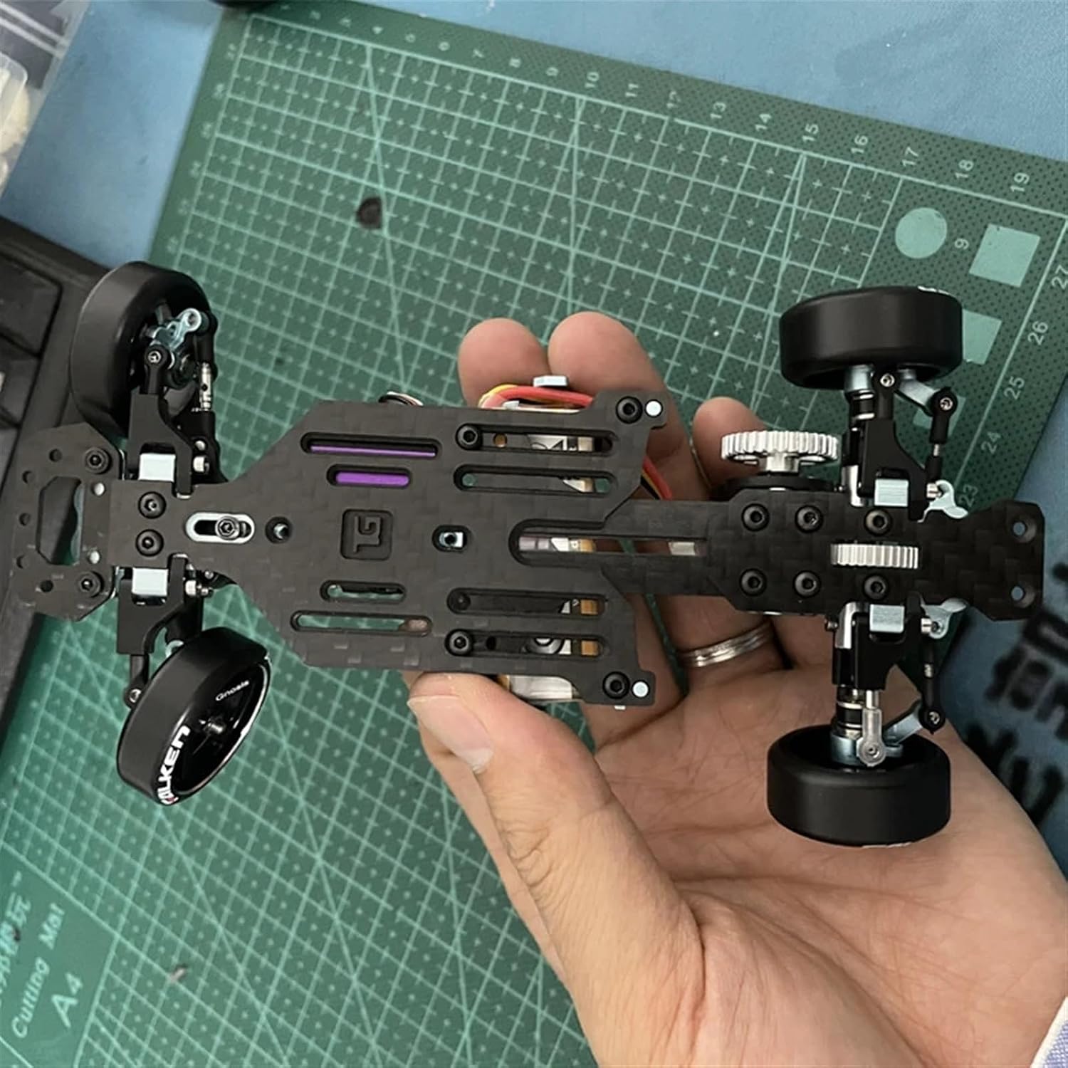 レーシング RC カー RWD リアドライブ ドリフト レーシング フレーム 1/24 【レシーバー】 1/28 調整可能なホイールベ