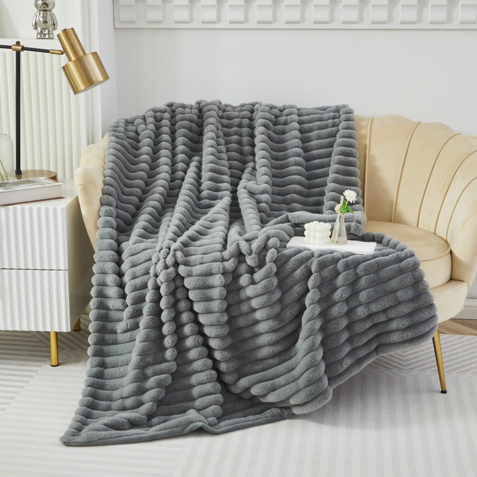 YWD HOME Coperta In Pile Di Flanella 150x200 Cm – Morbida, Leggera E Calda, In Microfibra 280 GSM, Grigio Scuro, Perfetta Per Divano E Letto - 3