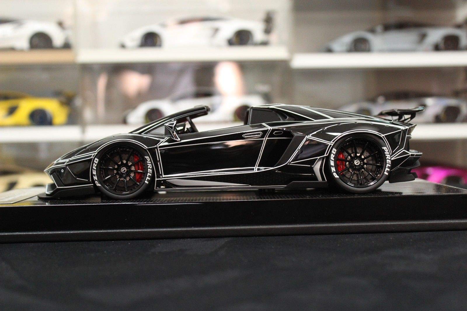 Amazon | 1:18 JUC Lamborghini Aventador Roadster Tron LB