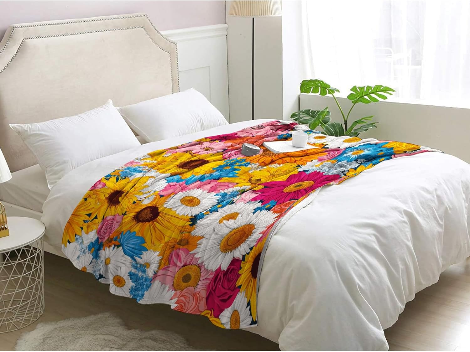 Colorful Daisy Throw Blanket, Bright Floral Fleece Blanket for Couch Bed Sofa, Boho Flower Blankets and Throws, Decor & Gifts, Super Soft Plush Flannel Blanket, 40x50