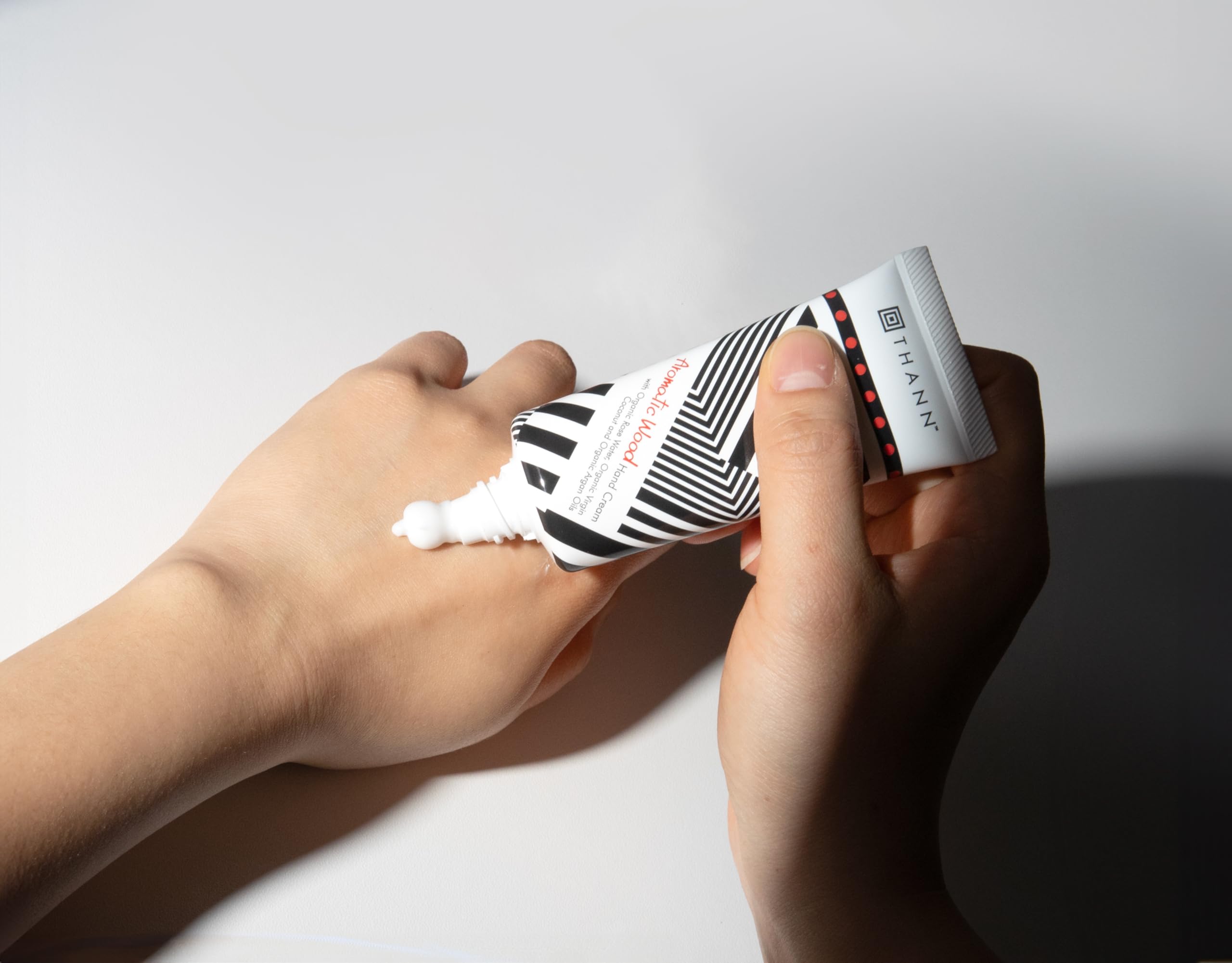 Amazon.co.jp: THANN ハンドクリーム (40g, 新アロマティックウッド