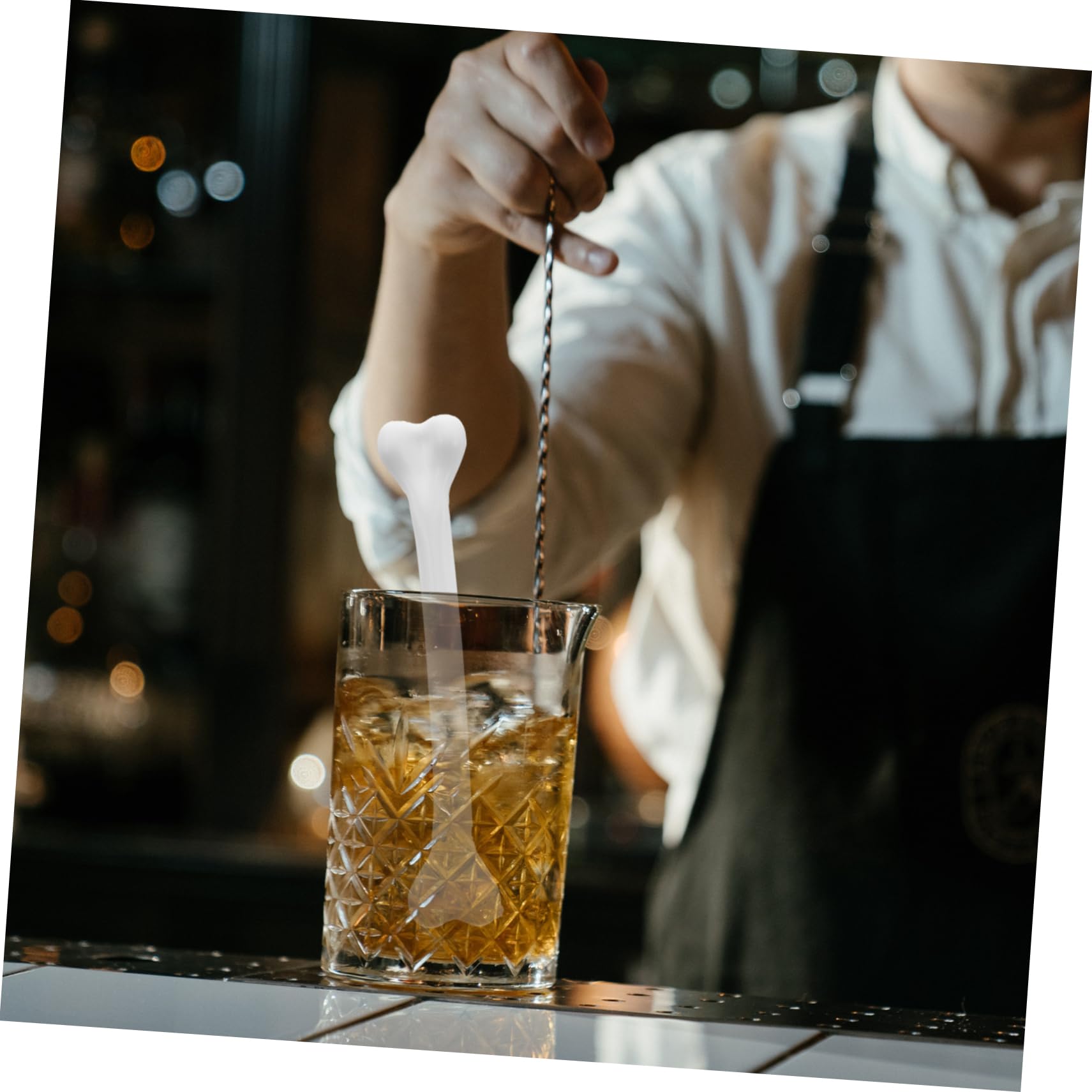 STOBAZA 50Pcs Bone Shaped Cocktail Swizzle Sticks Creative Halloween Drink Stirring Rods for Milk Tea and Cocktails Lightweight Ergonomic Design for Home Bar Party Use