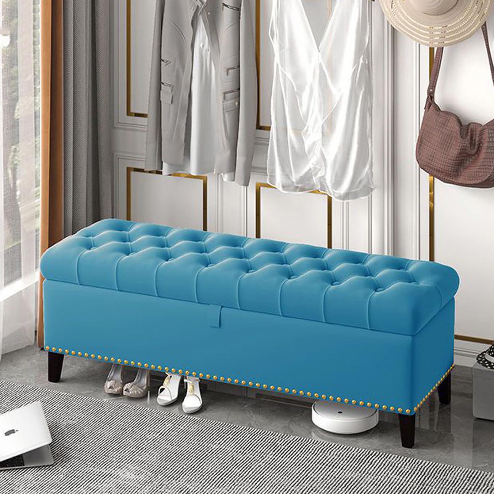 Banc bout de lit en velours pour ranger la chambre avec élégance