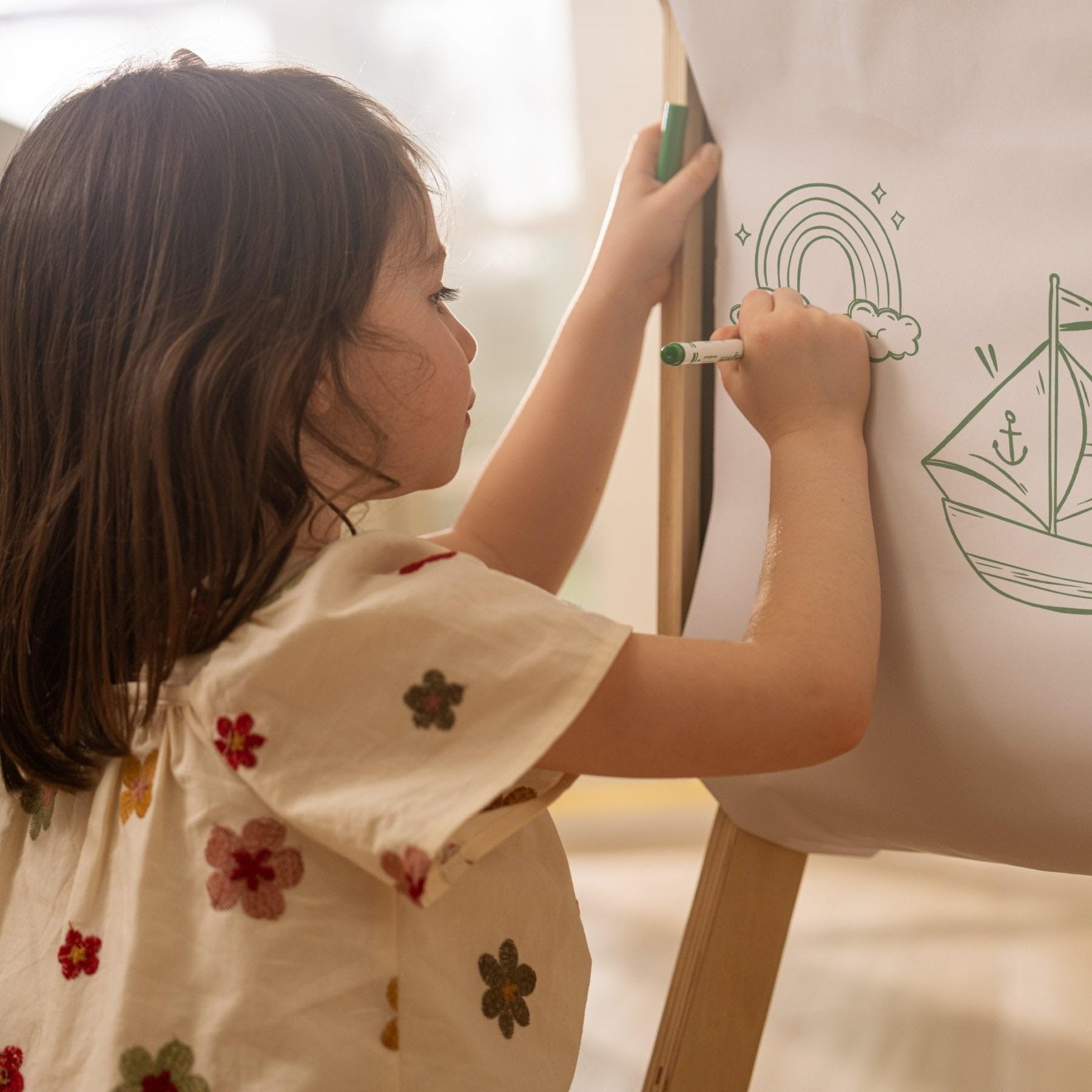 Active Tots Tableau Créatif en Bois FSC® – Chevalet avec Rouleau de Papier – Dès 12 Mois – Stimule l’Imagination – Pour Usage Domestique
