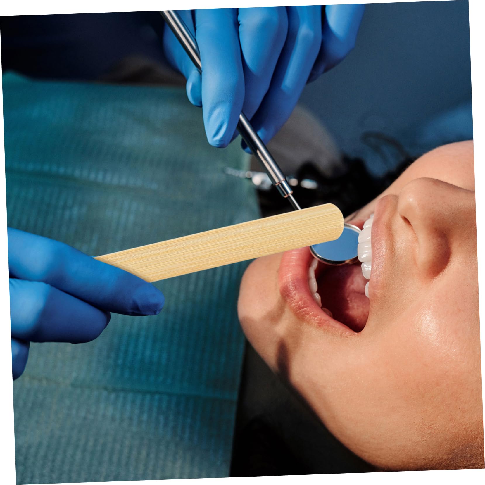 SOLUSTRE 100Pcs Disposable Sticks for Oral Exam and Muscle Training Non Depressors for Adults and Conveniently Packaged for Clinics