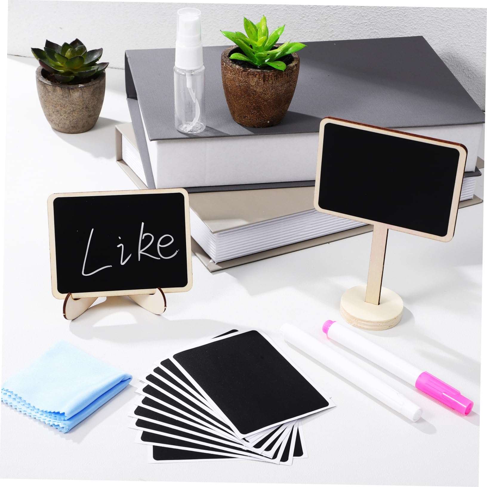 SEWACC Set de Mini Panneaux Ardoise Support en Bois et Plastique Noir, Effaçables et Stables, Incluant 10 Tableaux, 20 Autocollants, 2 Marqueurs, 2 Chiffons pour Couleur Aléatoire