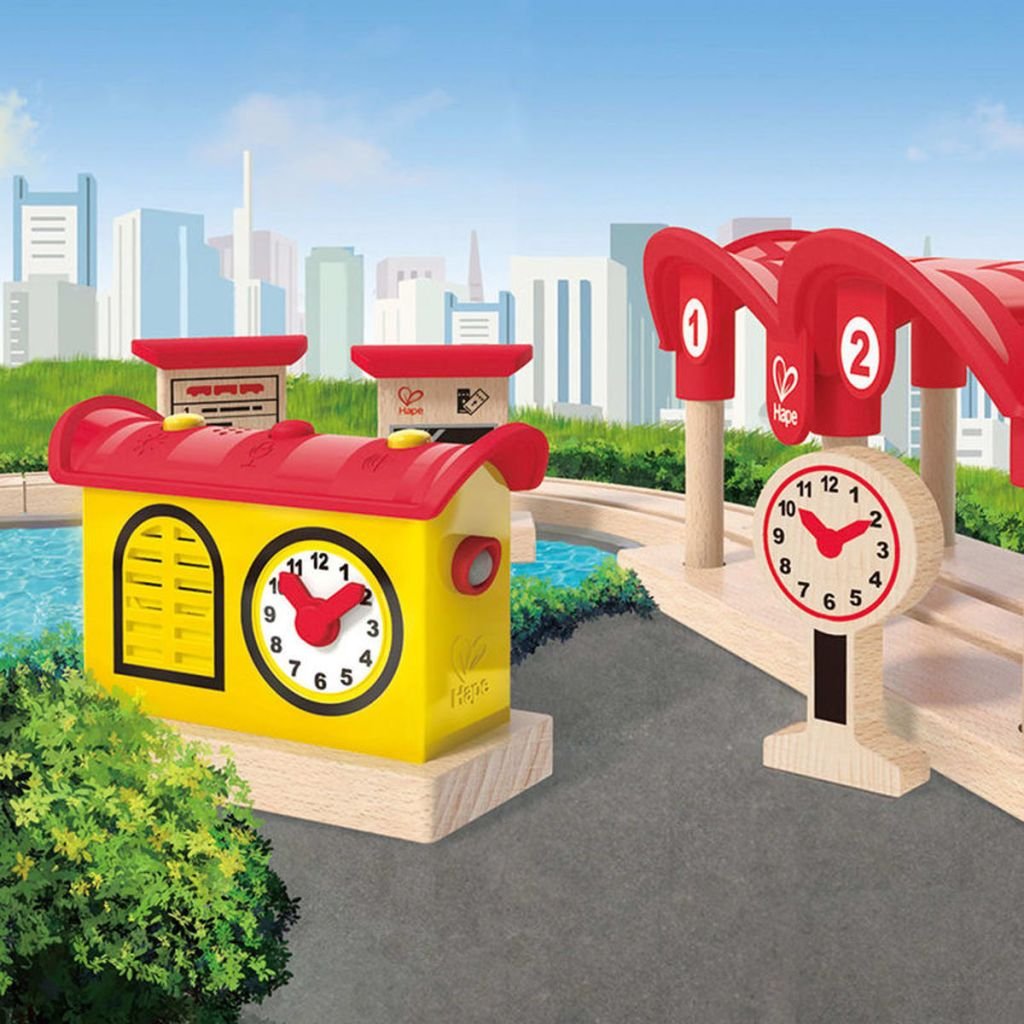 Hape Stazione dei Treni Registra Ascolta e Illumina - Accessorio a batterie con luci, microfono e registratore per gioco di ruolo con ferrovia dai 3 anni in su