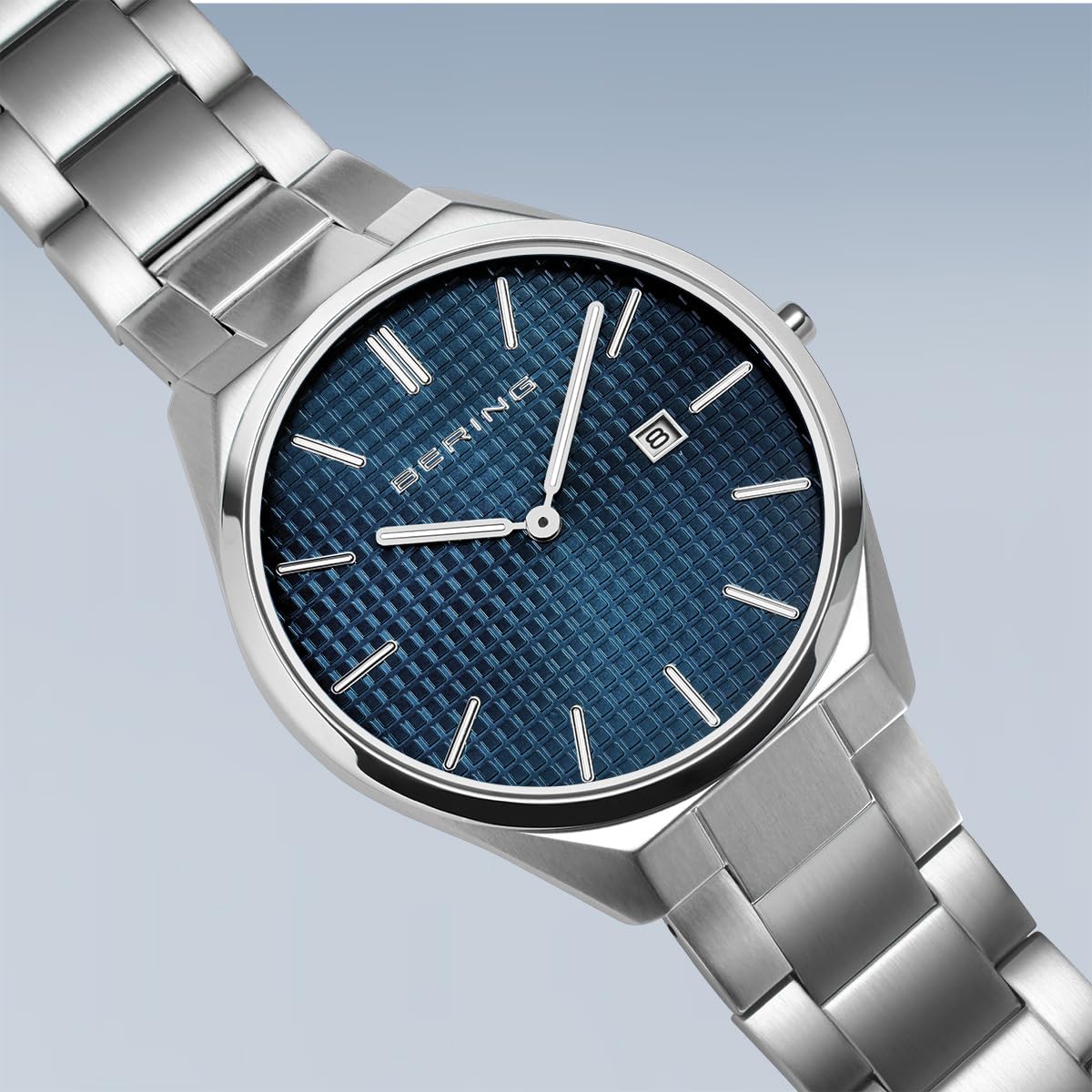 BERING Herren Uhr Quarz Movement - Ultra Slim Collection mit Edelstahl und Saphirglas 17240-707