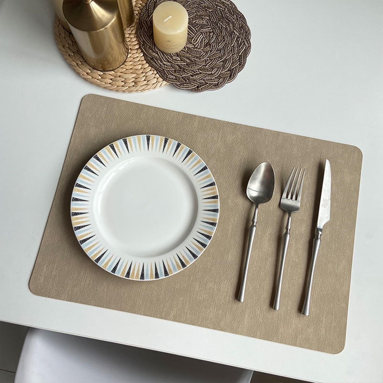 Set de table rectangulaire kaki pour protéger et embellir la table de cuisine