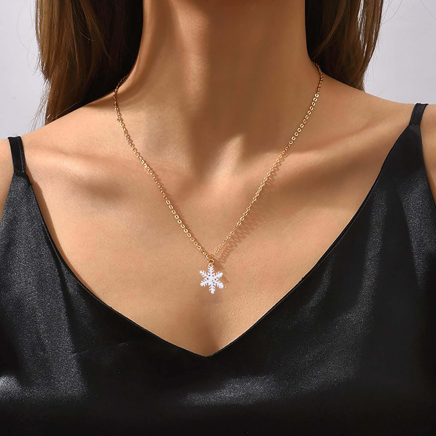 Andelaisi Boho Snow Choker Necklace Gold Snowflake Necklace Choker Vintage Winter Snow Pendant Necklace Minimalist Snow Flower Necklace Chain Jewelry for Women - Image 2