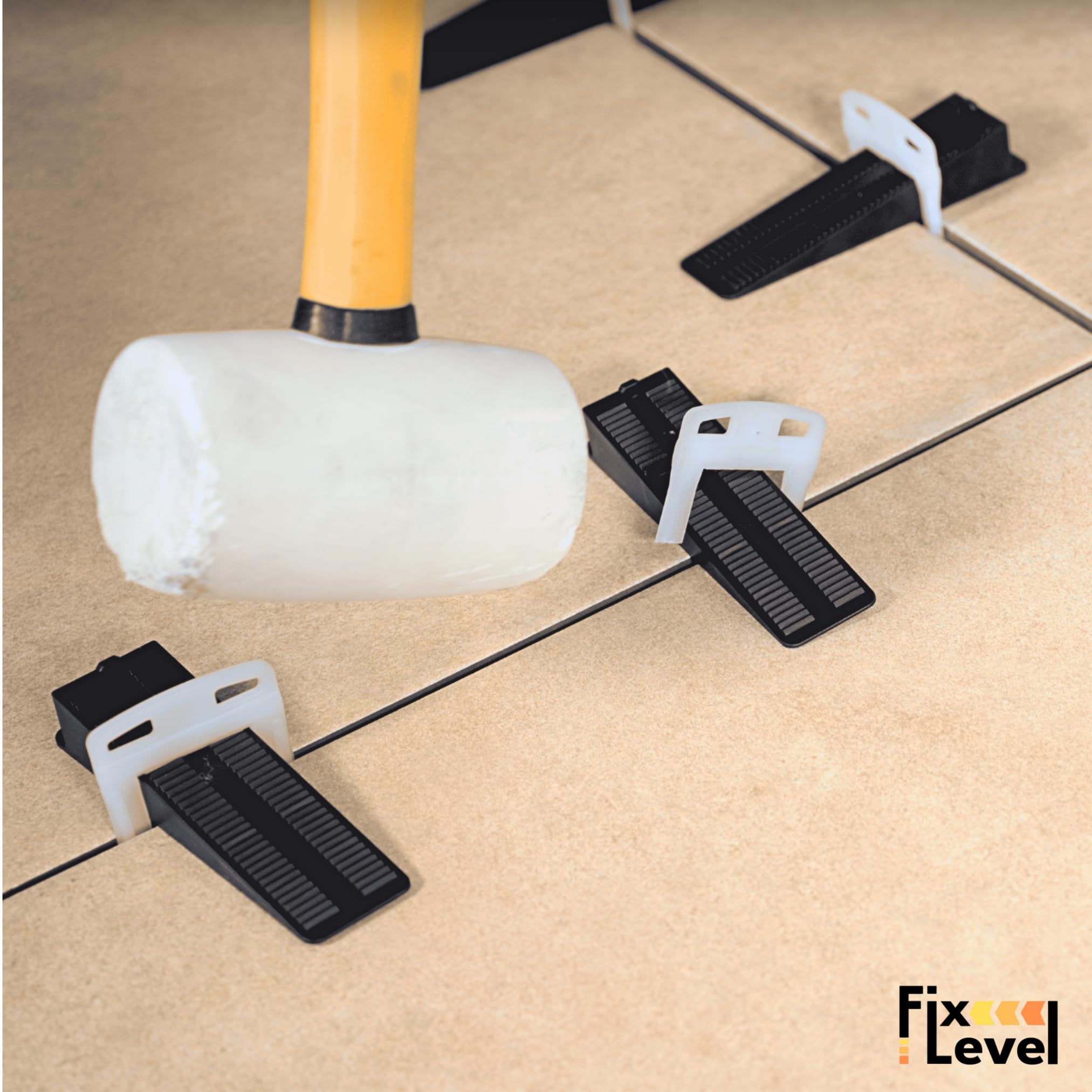 Kit Niveladores de Azulejos con Alicate, 500 Clips + 100 Cuñas Reutilizables, Sistema de Nivelación para Baldosas, Suelo y Pared - Fabricado en España (1 mm)
