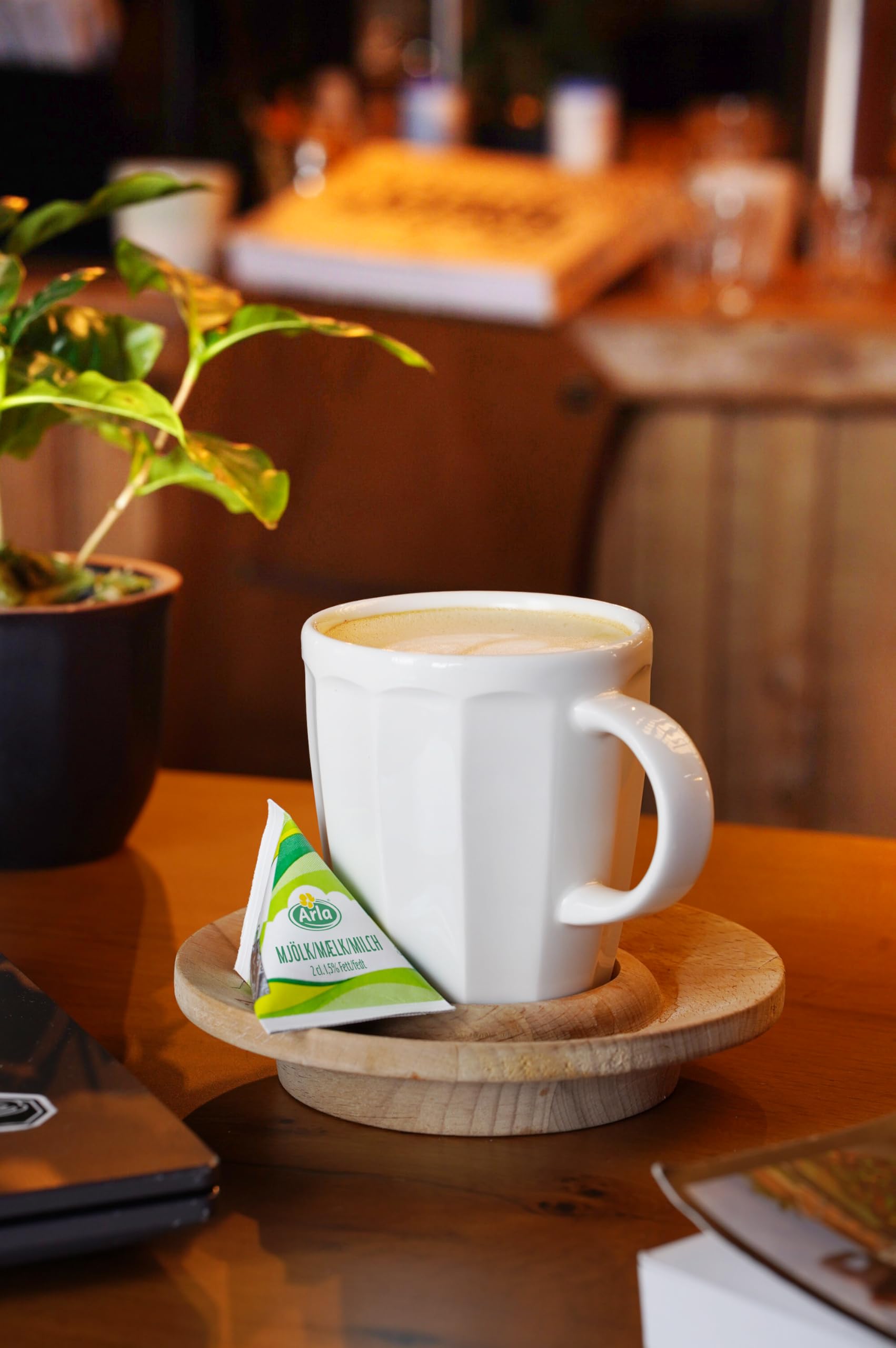Arla Milch-Portion 1,5 % Fett, 100 Stk. je 20 ml - 2 kg Vorrats-Box - für Kaffee oder Tee