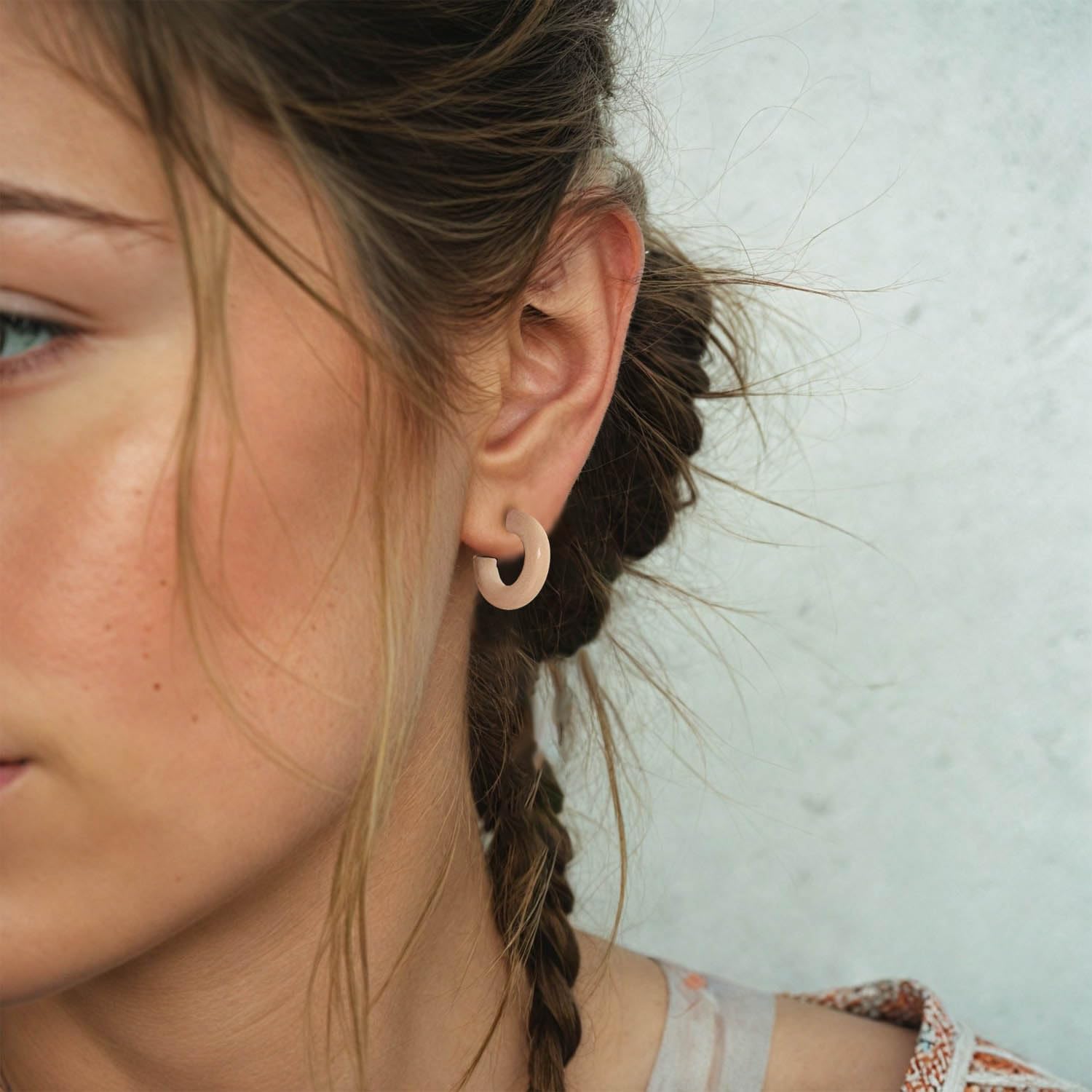 2 Pairs Wooden Open Hoop Stud Earrings for Women, Small Colored Wood Lightweight Earrings, 20mm - Image 2