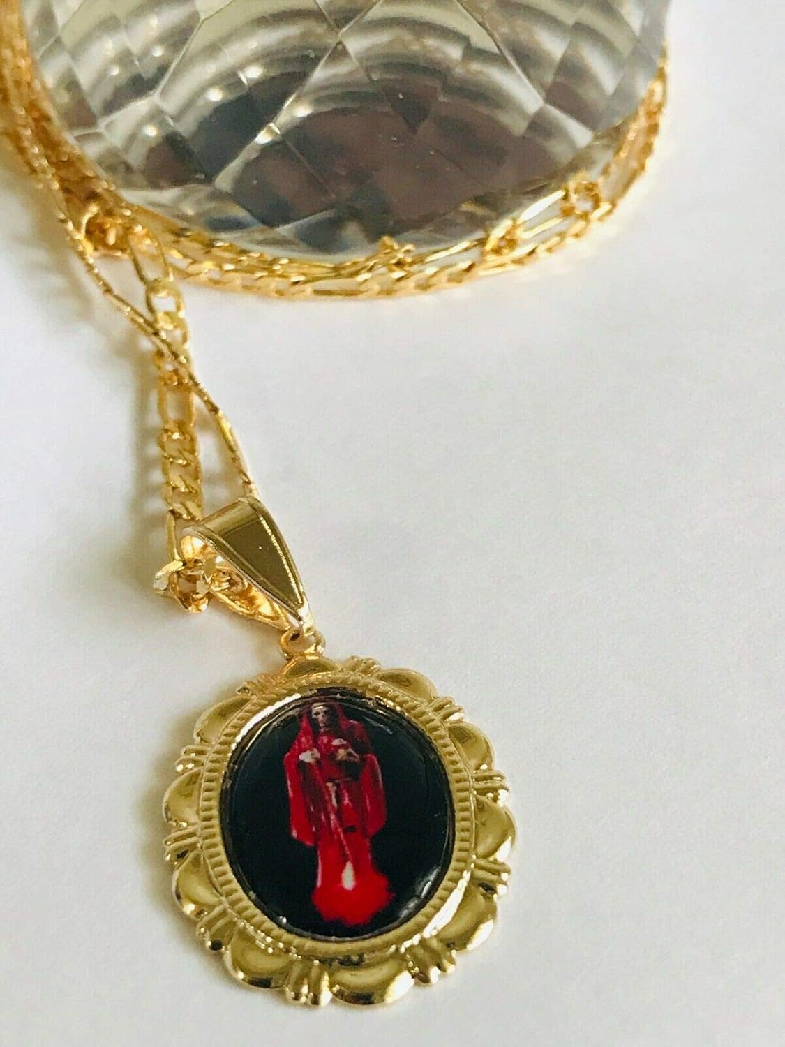 Santuario Jewelry Santa Muerte Roja y cadena Figaro gold filled