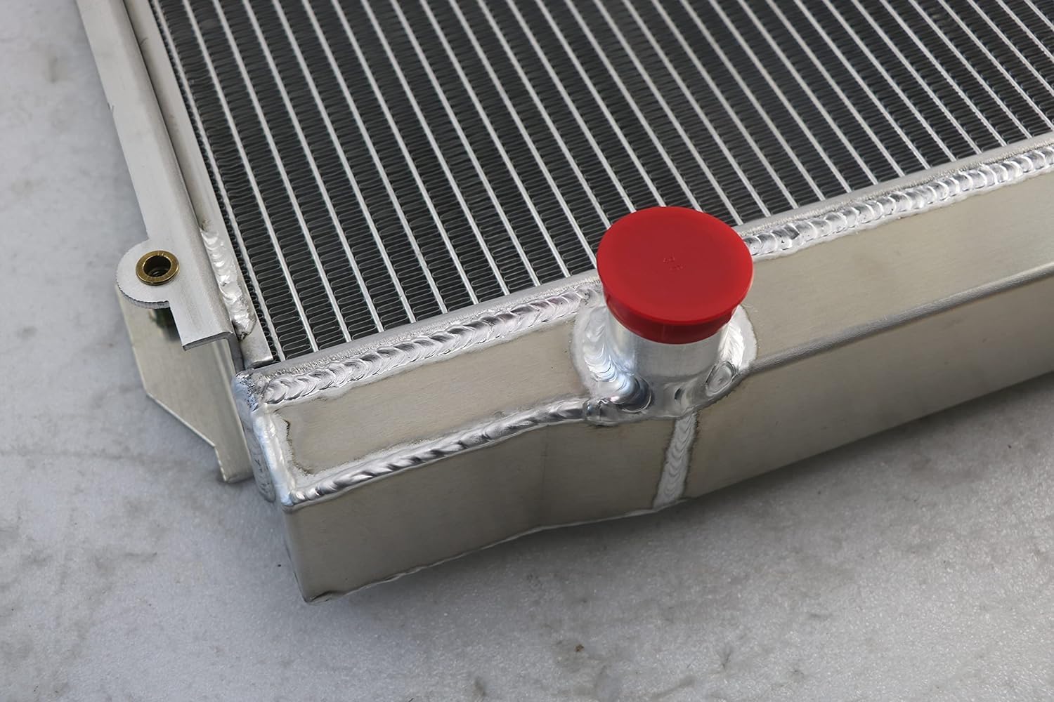 3 Row Aluminium Radiator for 1995-2004 Toyota Tacoma 2.4-3.4 L4 V6 AT/MT, Radiators 96 97 98 99 01 02 03