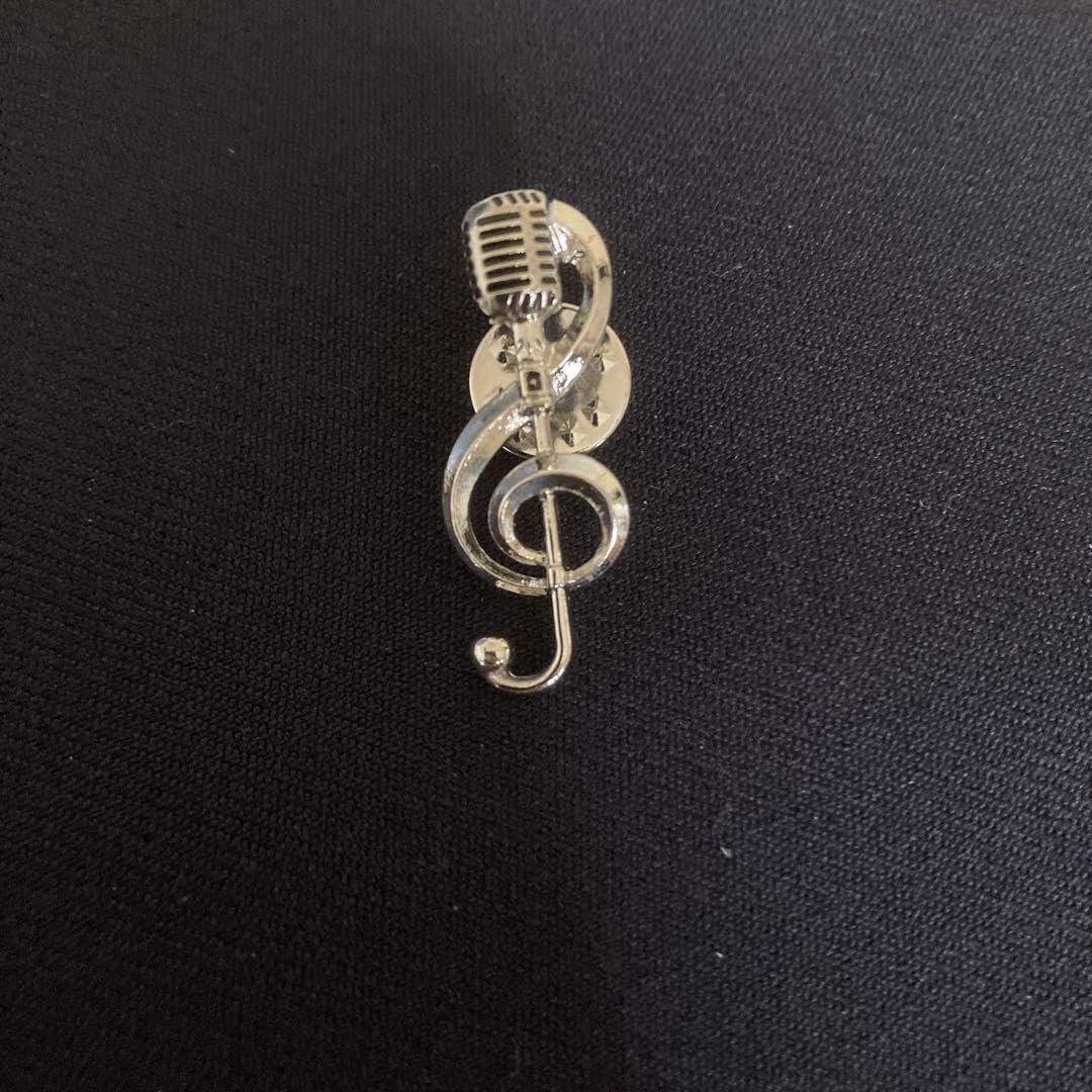 Amazon | 音符 ト音記号 マイク バッチ バッジ バッヂ ピンズ