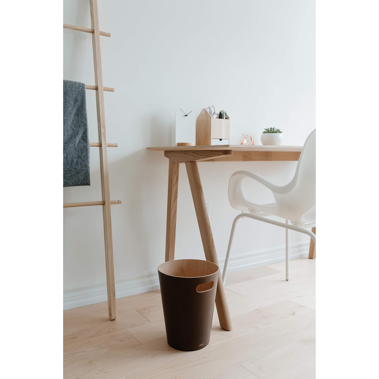 Umbra Woodrow 2-Gallon Modern Wooden Trash Can Wastebasket, Attractive Bin for Garbage or Recycling, Suitable for Home or Office, Espresso/Natural