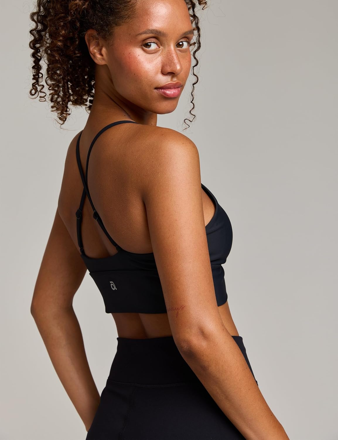 Women's Flow Scrunch Sports Bra V Neck Padded Yoga Tank Adjustable Straps Cross Back Crop Tops