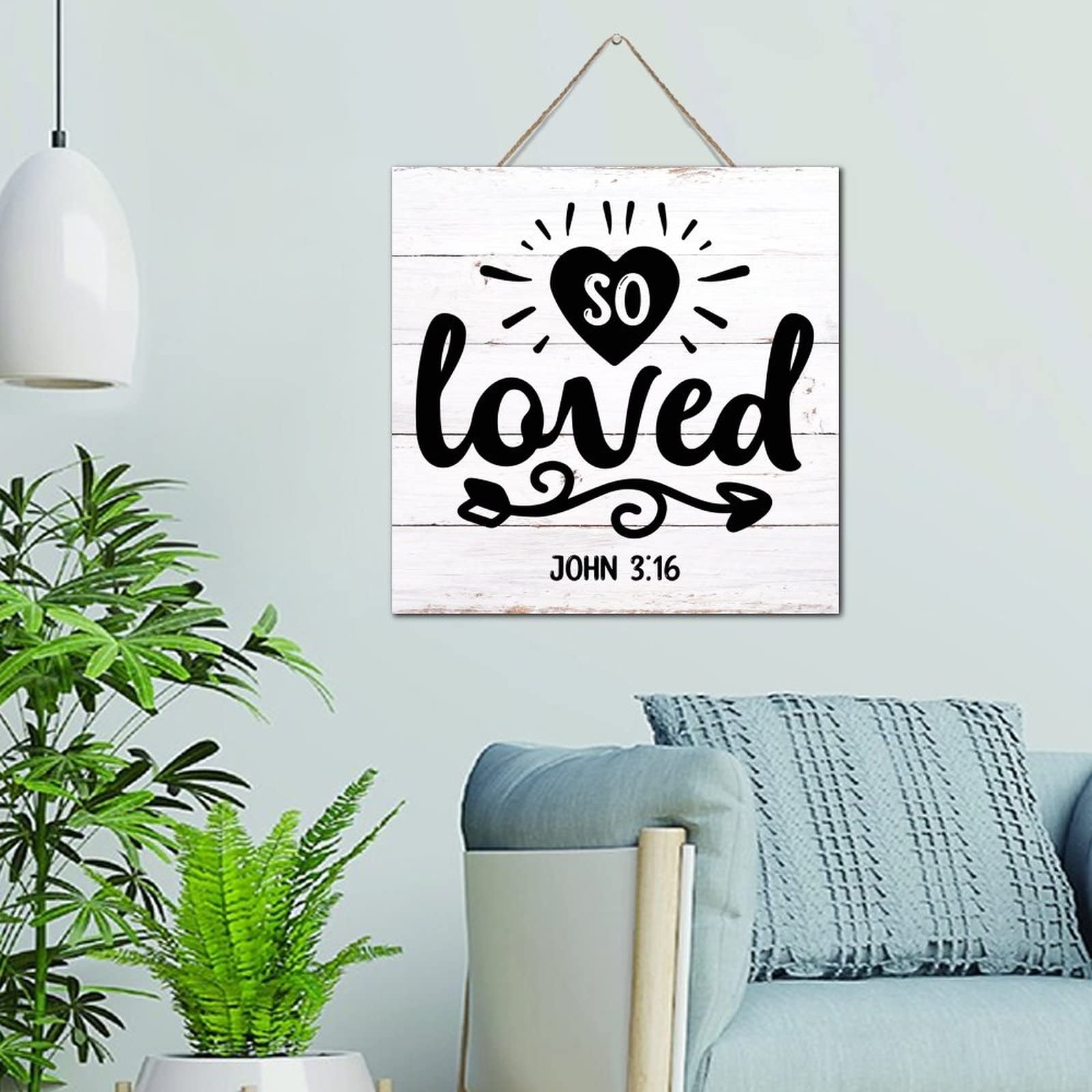 Cadre en bois vintage So Loved pour créer une ambiance cosy au salon