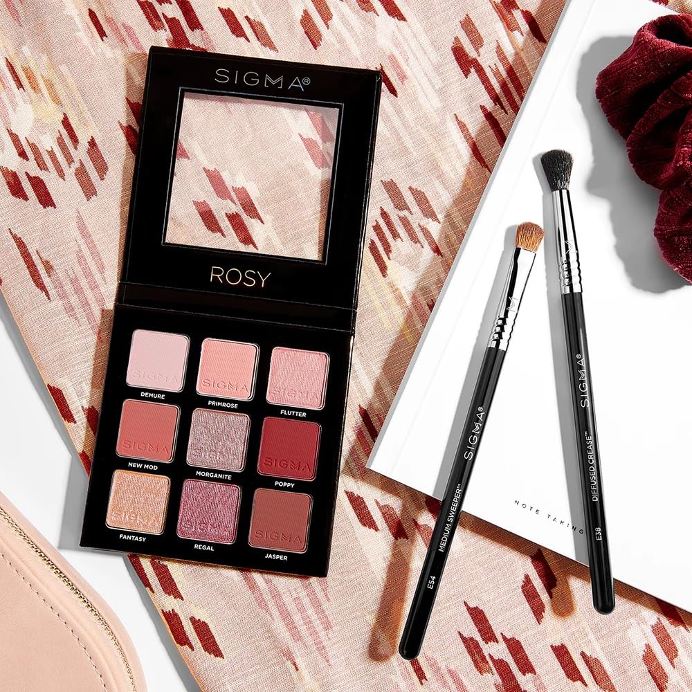 Sigma Beauty Professional E54 Medium Sweeper Brush – Professional Eyeshadow Brush for Controlled Lid Application, Packing on Metallic Shades & Highlighting the Brow Bone (1 Brush) - Image 4