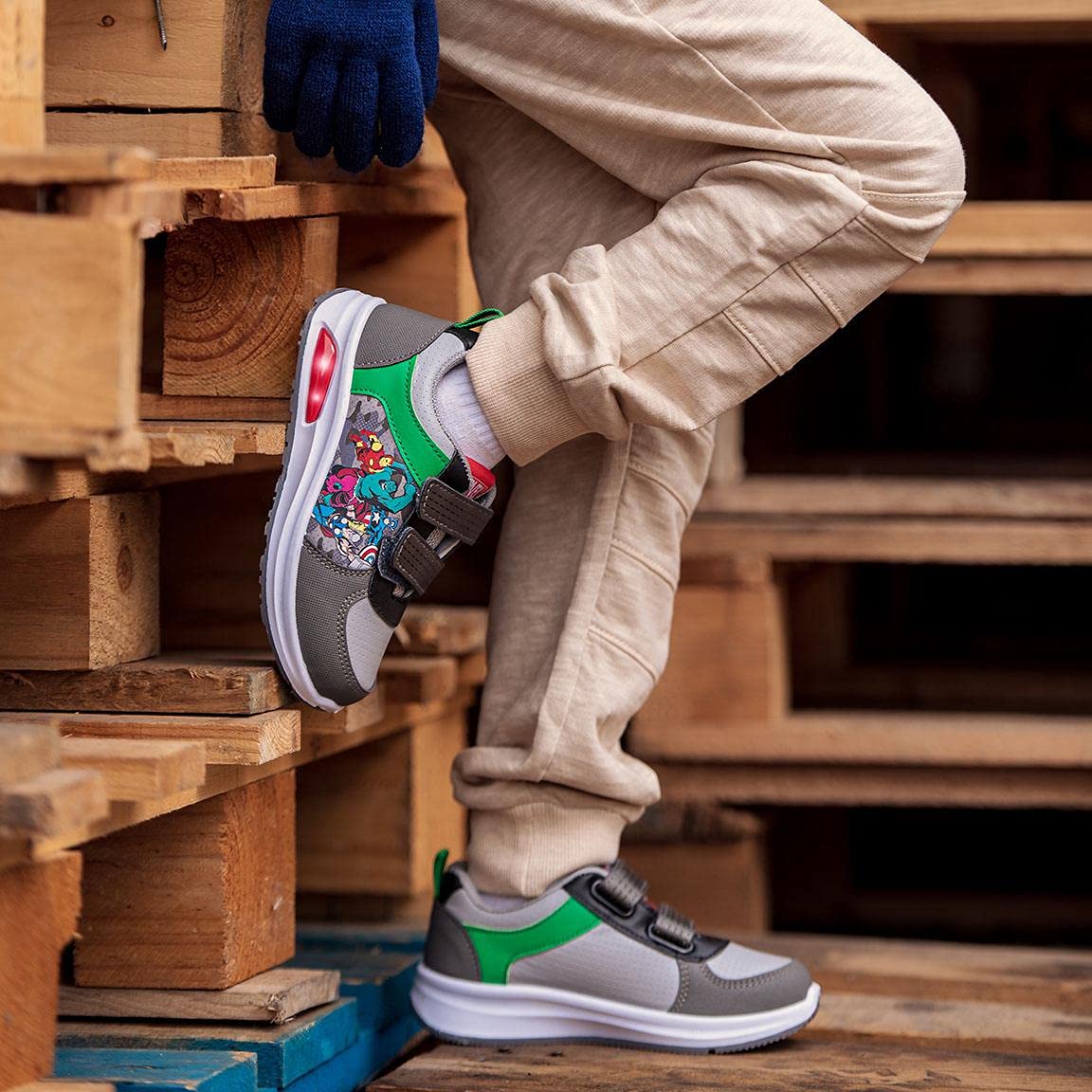 CERDÁ LIFE'S LITTLE MOMENTS Zapatillas con Luces Niño de Avengers - Licencia Oficial Marvel Zapatillas con Luces Niño de Avengers - Licencia Oficial MarvelNiños