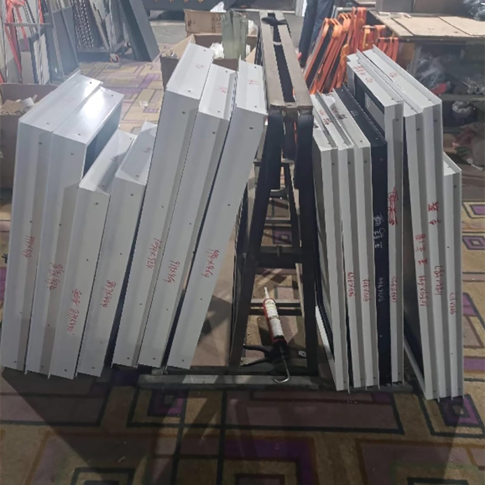 Aluminiowy panel dostępu Drzwi inspekcyjne na zawiasach, drzwi serwisowe HVAC na poddaszu/fabryce/hotelu(22x36in)