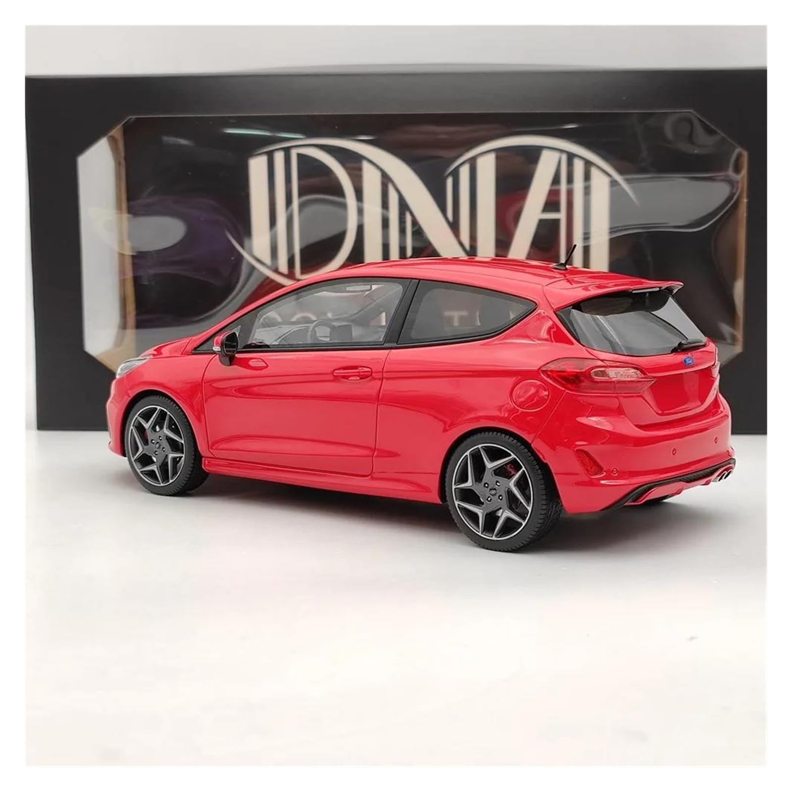 Modellino Auto In Resina Rossa Ford Fiesta ST 2020 In Scala 1 18 Decorazione Da Collezione Souvenir