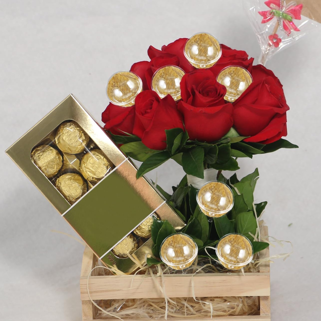 SUPVOX 50pcs Chocolate Wrapping Cups Candy Holders Truffle Chocolate Cups with Lid Floral Packaging for Valentine's Day Bouquet Candy Decoration Supplies