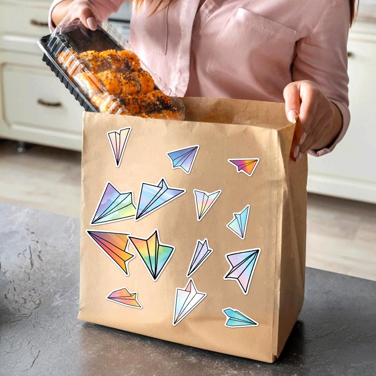 Paquete de 50 calcomanías de vinilo con patrón de avión de papel holográfico colorido para portátiles, botellas de agua, monopatines, cuadernos, niños, adolescentes, estudiantes, coleccionistas, 50