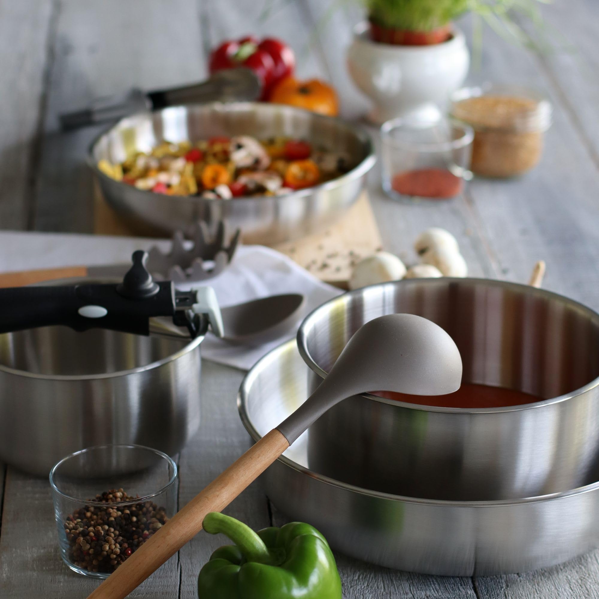 MENASTYL - Batterie de cuisine inox 18/10 amovible 5 pièces Iris Inox sans PFAS - Tous feux dont induction, four, réfrigérateur et lave-vaisselle - Empilable et résistante - Poignée double sécurité