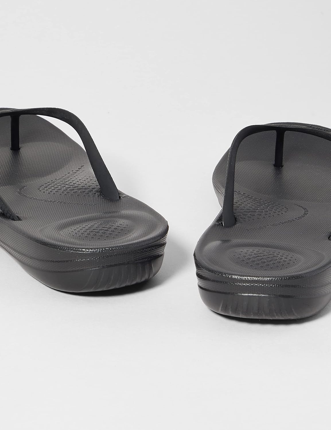  | FitFlop Women's Iqushion Flip Flop-Solid | Flip-Flops