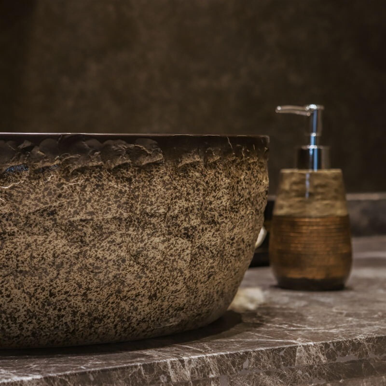Antikes, rundes Keramik-Handwaschbecken mit Steinmuster – Tiefes Waschbecken mit Zubehör für Gäste-WC und Balkon Design.