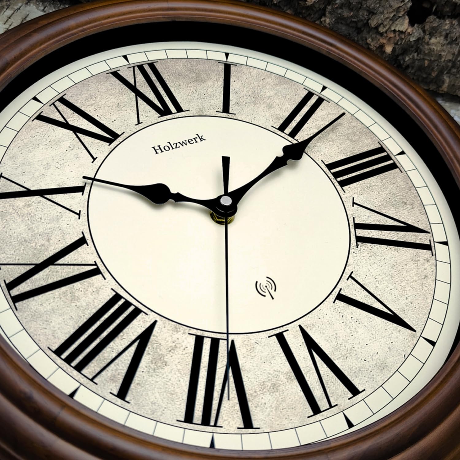 Holzwerk BEDBURG Natur Vintage Retro Holz Funk Wanduhr Holz-Uhr Funkwanduhr mit Römischen Ziffern Funkuhr nahezu lautloses Uhrwerk leise Tickgeräusche Massivholz Natur 14 Zoll 35cm Braun (Braun)