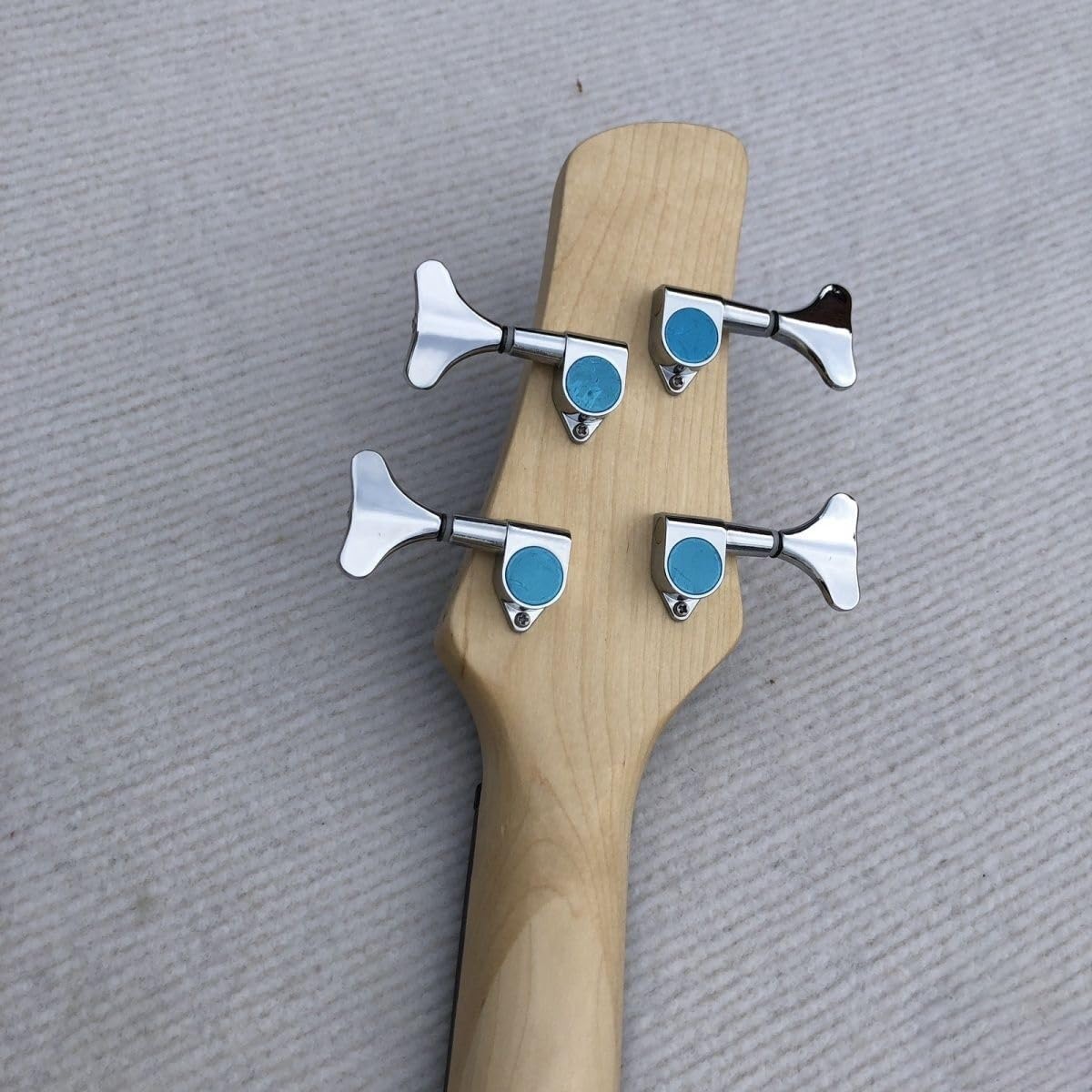Bajo eléctrico de 4 cuerdas, 24 trastes, pastillas de tamaño completo, cuerpo de tilo macizo Blue Tiger Flame Burst for principiantes.