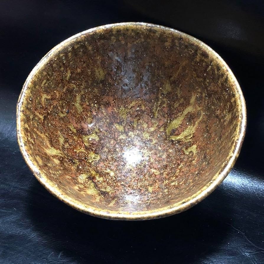 究極の美◆蔵から美しいマダラの荒々しい釉薬のかけられた抹茶茶碗が出て来ました。 究極の美◇蔵から美しいマダラの荒々しい釉薬のかけられた抹茶茶碗が出