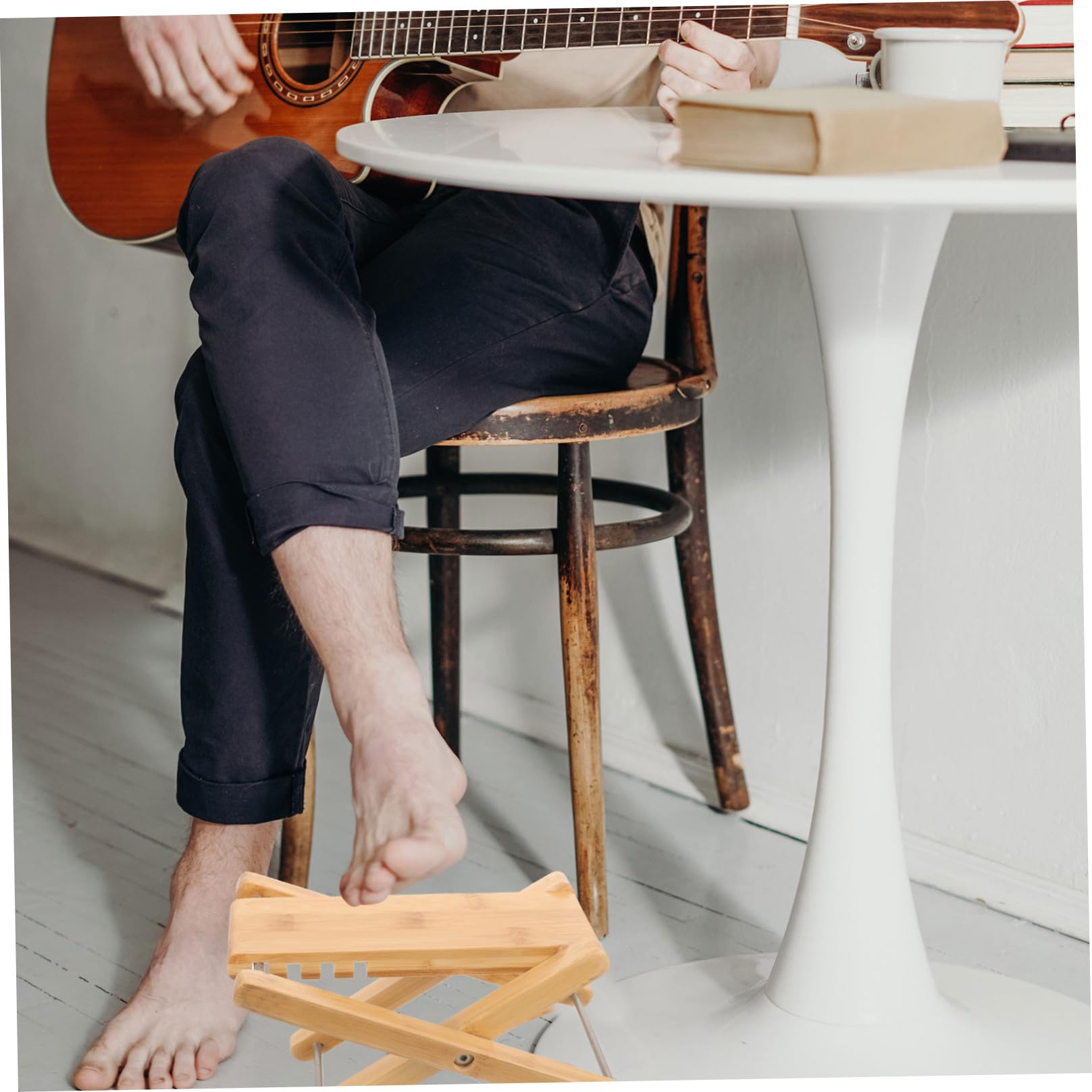 Mikinona Poggiapiedi Leggero e Stabile per Chitarra Classica in Legno, Altezza Regolabile a 4 Livelli Accessorio Elegante per Chitarra Acustica